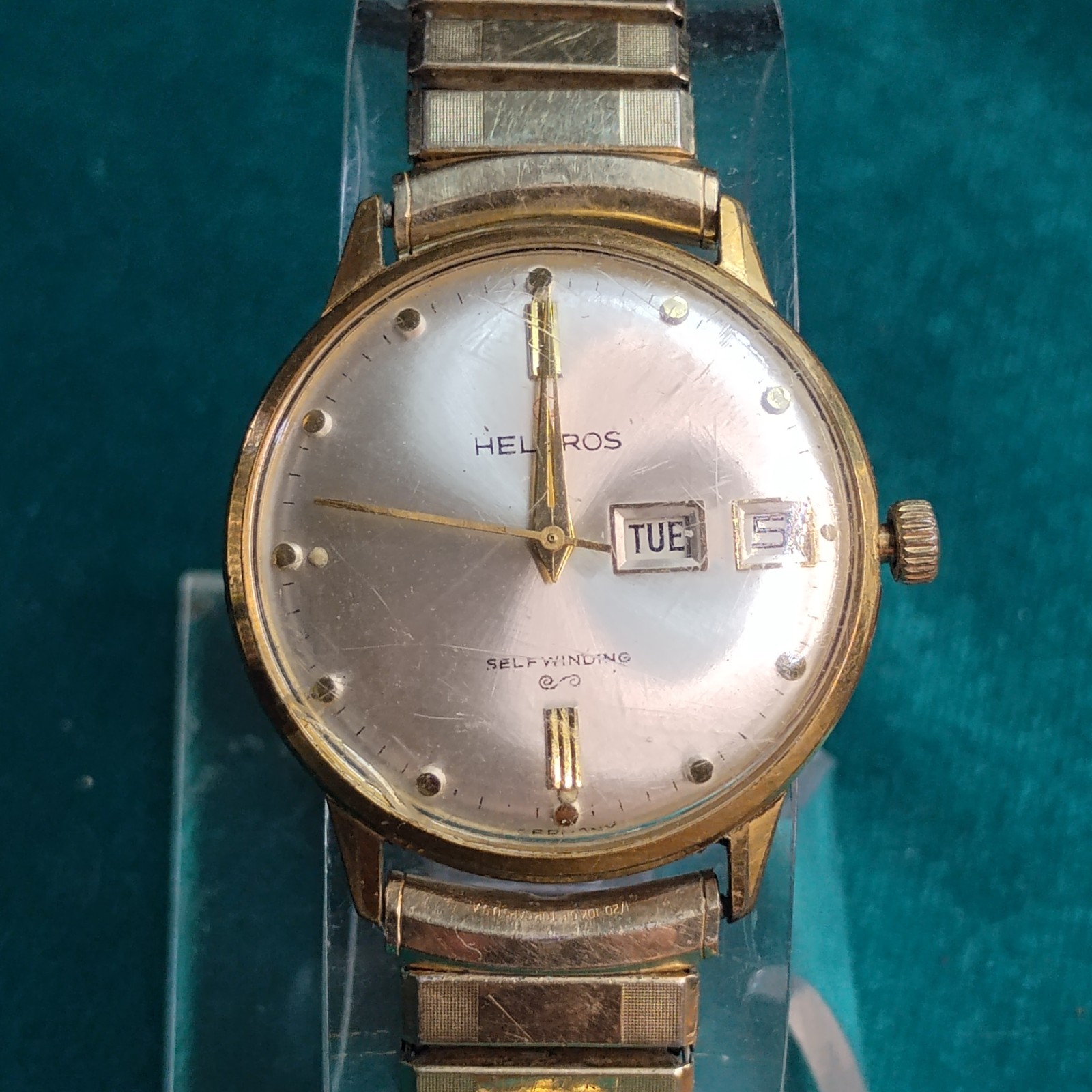 VINTAGE HELBROS Selfwind 17J Day/Date Mechanical Watch Runs Parts or Repair