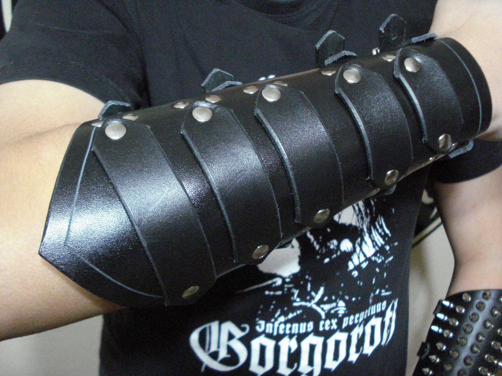 LEATHER UNISEX VIKING LEATHER GAUNTLET.BLACK METAL.(MDLUG0263)…… MYSTICUM