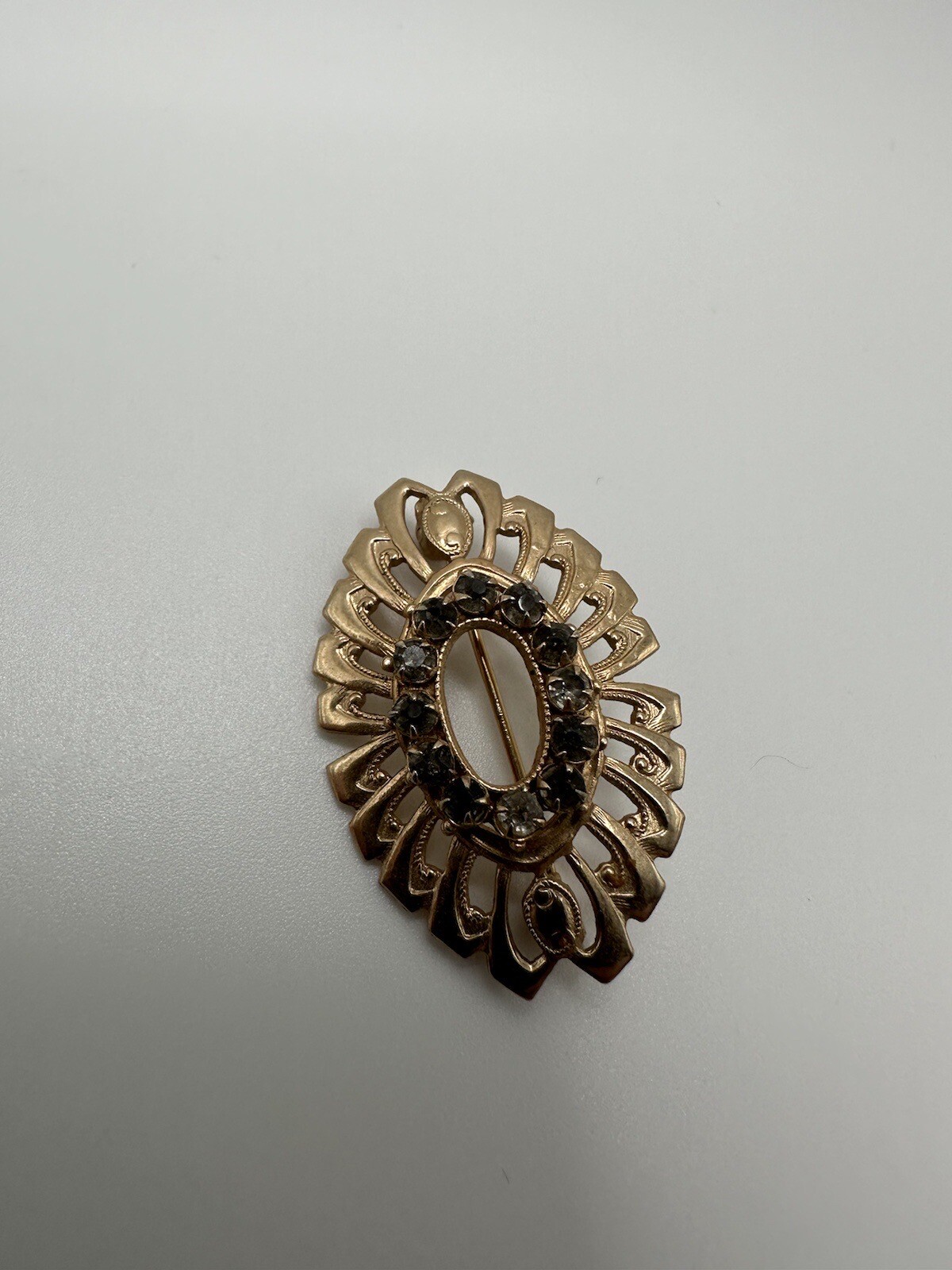 Vintage Gold Ornate Rhinestone Oval Brooch 3.6cm JB15