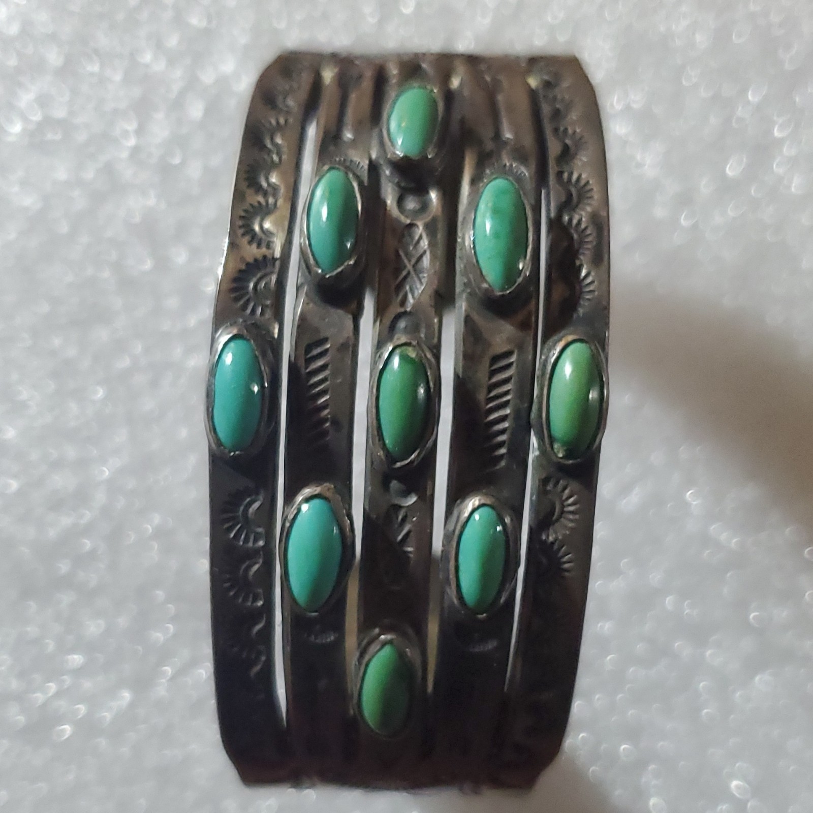 Antique 1930 Fred Harvey Navajo cuff braclet. Beautiful Silver and Turquase.
