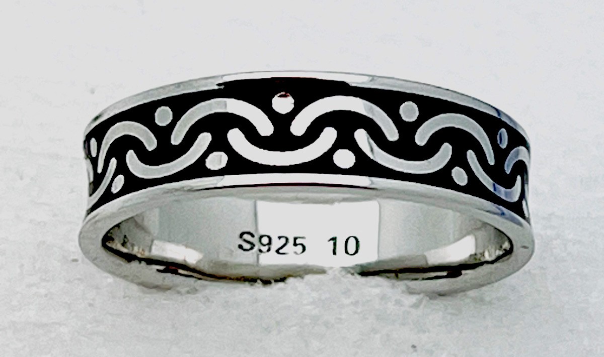 Sterling Silver 925 4.1 Gram Black Enamel Scrollwork Band Ring Size 10