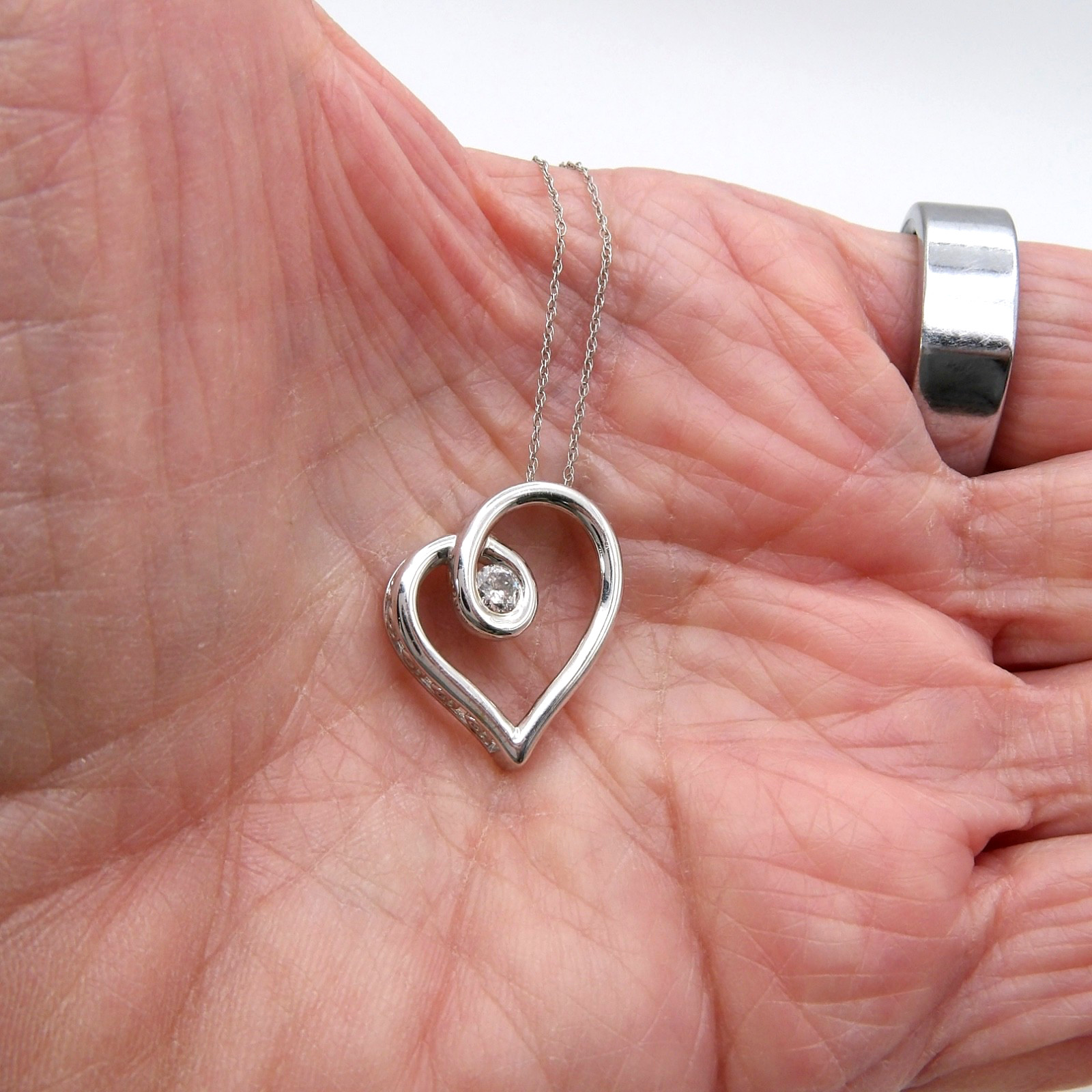 Solid 10k Gold Natural Diamond Freeform Floating Open Heart Pendant Necklace 18″