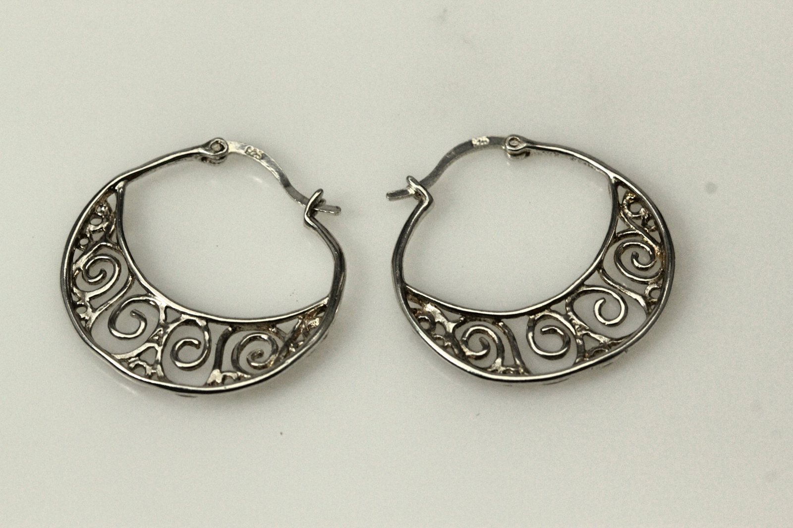 925 Sterling Silver Ornate Design Hoop Earrings 3.2 Grams (EAR4862)