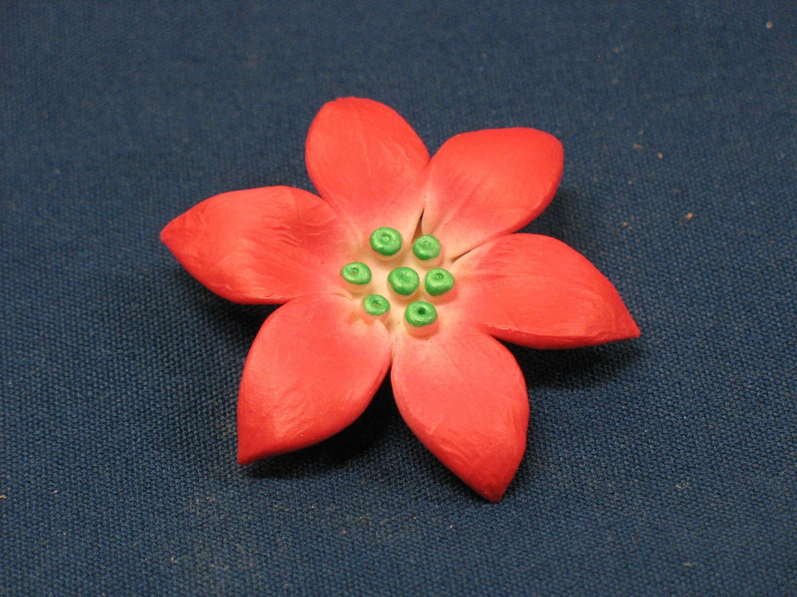 Brooch Pin Holiday Christmas Poinsettia 2″ Women’s Costume Fashion Jewelry
