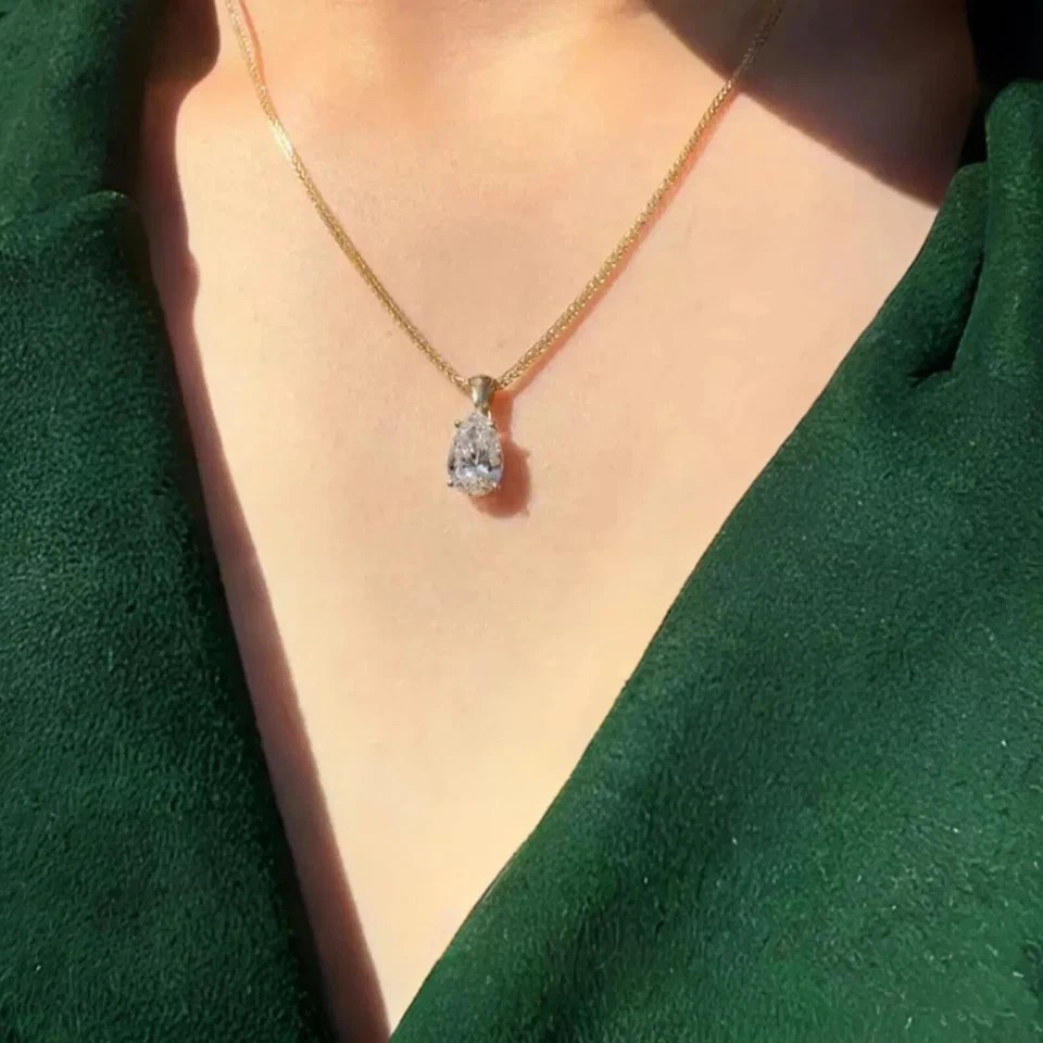 Sparkling Pear Cut Simulated Diamond Women’s Pendant In 14K Yellow Gold Plated