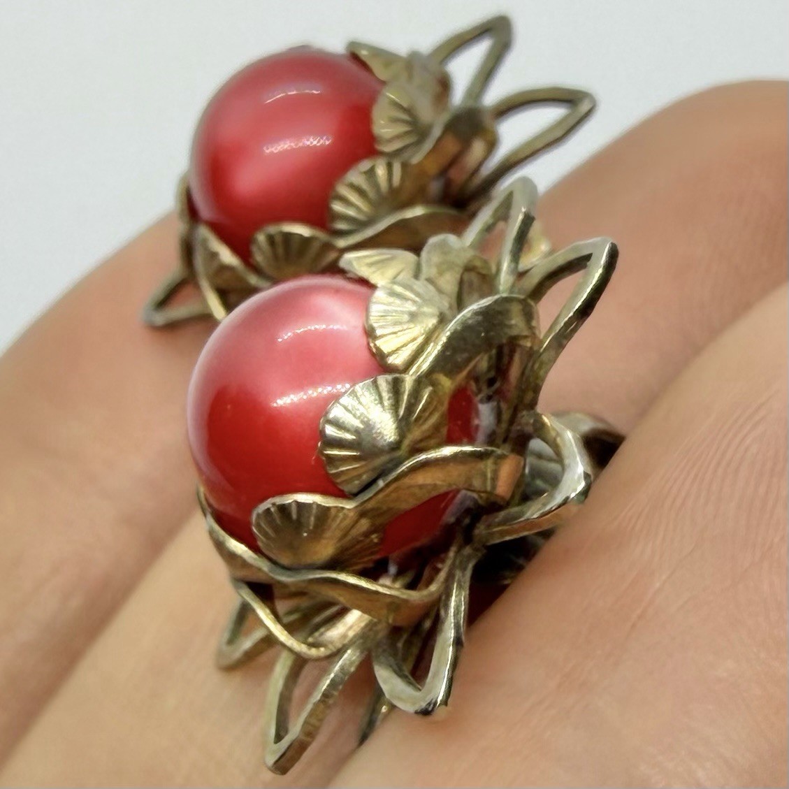 Vtg Midcentury Red Burgundy Moonglow Lucite Antiqued Gold Flower Earrings Clip