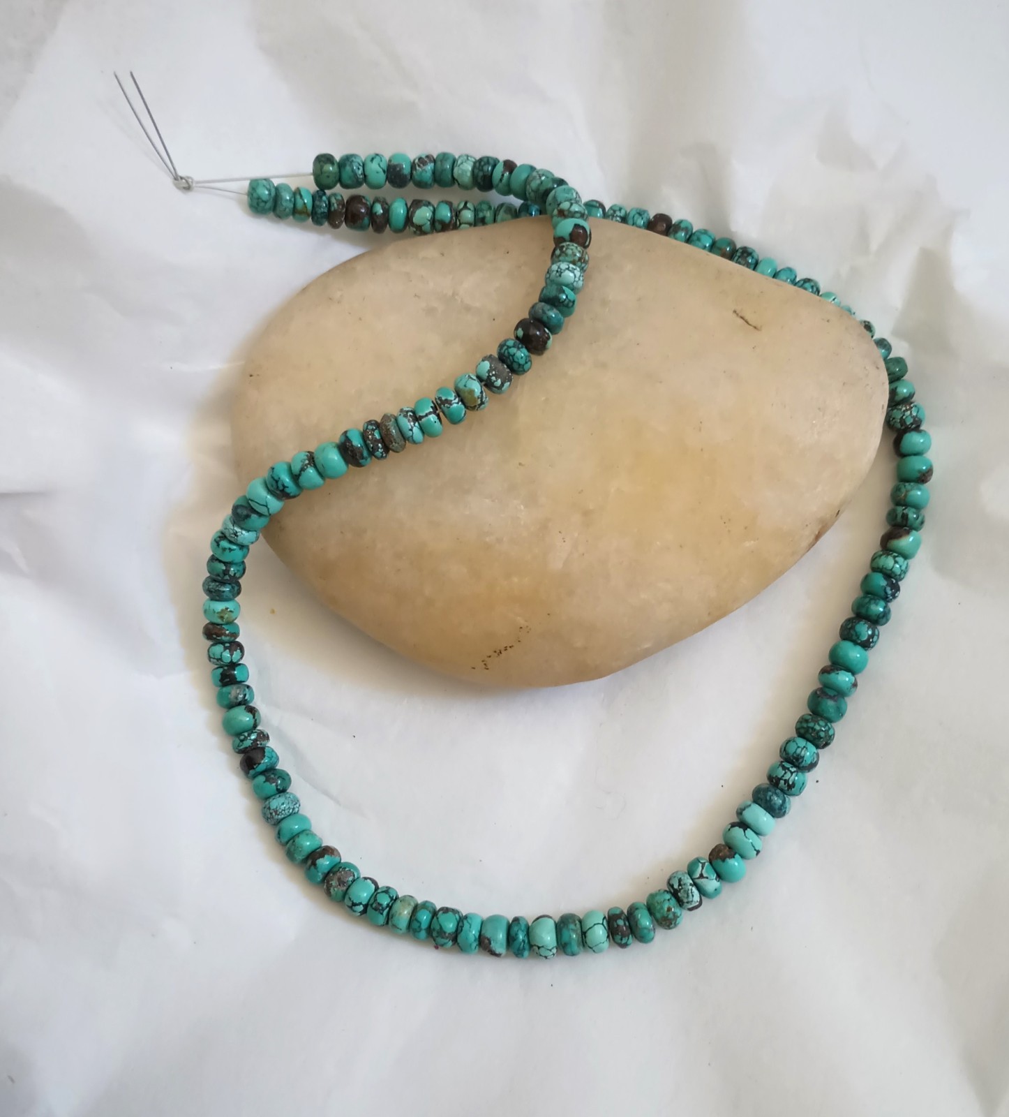OLD STOCK HI-GRADE HUBEI TURQUOISE 5-6.5MM RONDELLE BEADS – 17.75″ – 1709E