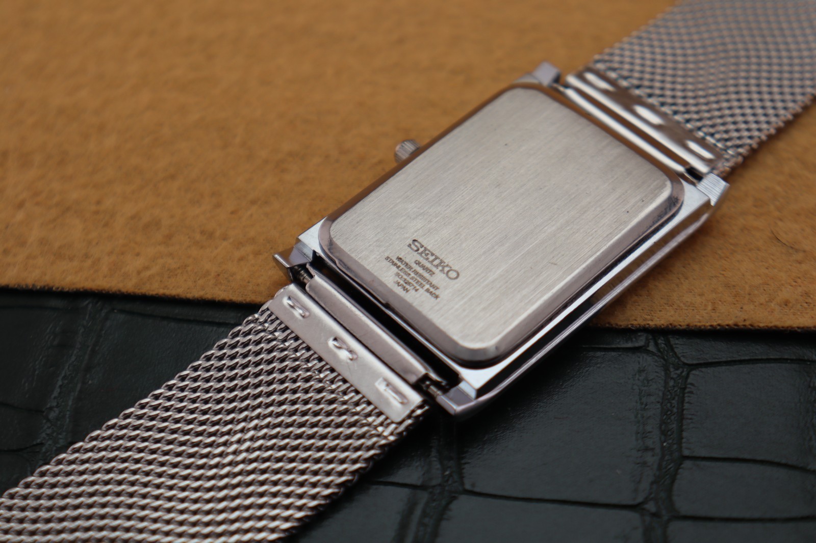 Vintage Seiko Slim Quartz Men’s Wrist Watch Yellow Dial with Silver Mesh Band