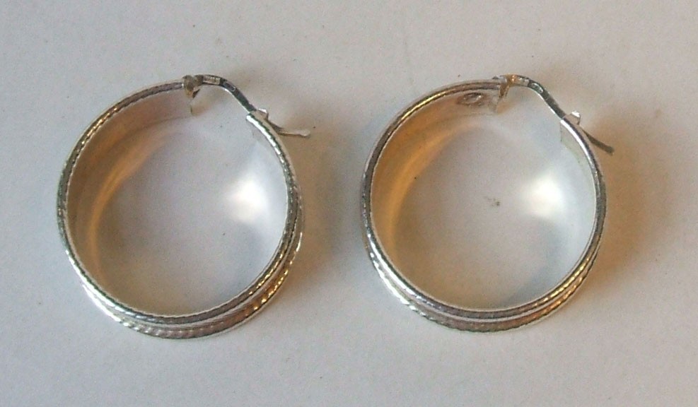Sterling Silver Hoop Pierced Earrings Diagonal Pattern Latch Back 925 Italy 6.5g