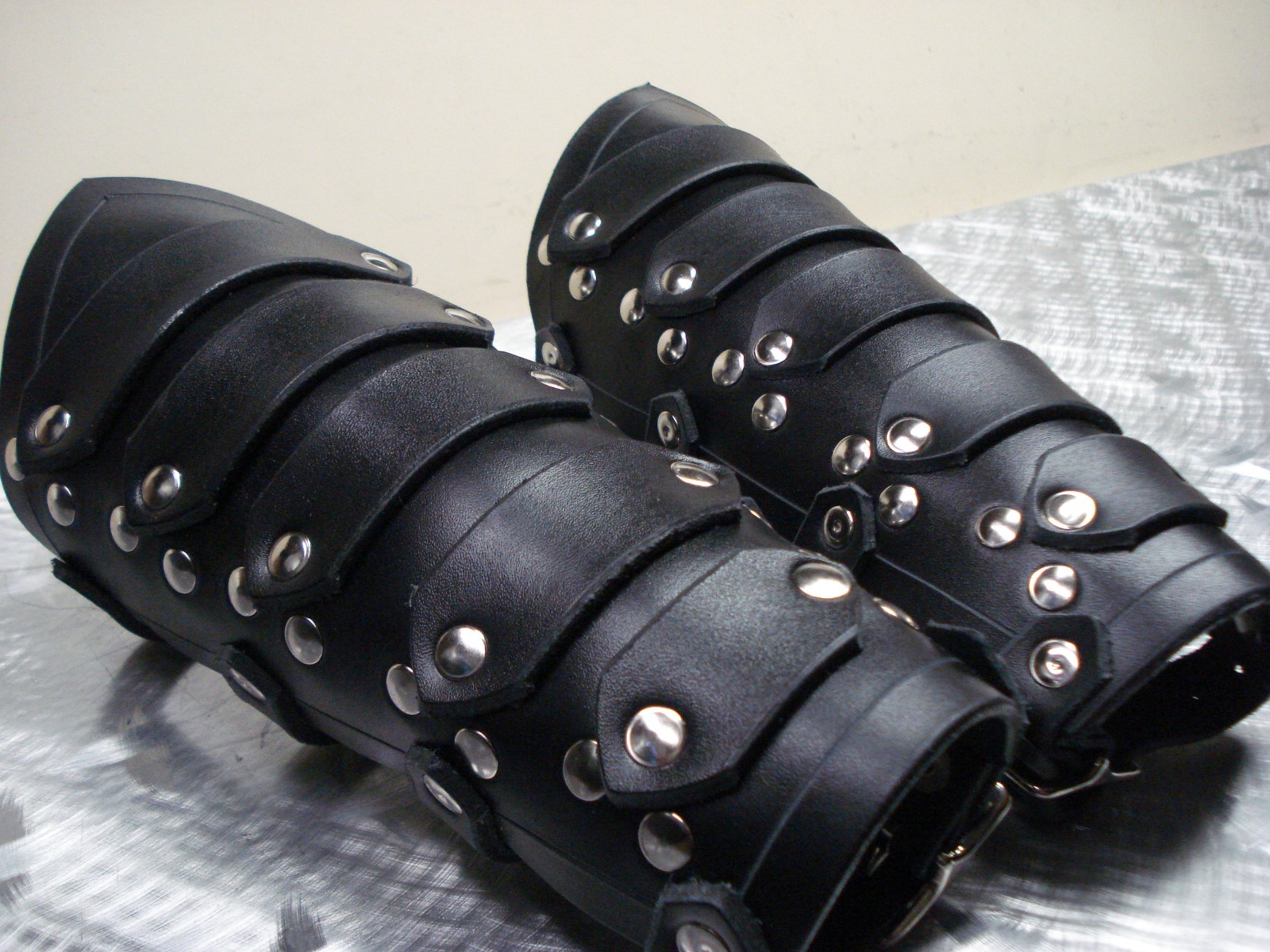 LEATHER UNISEX VIKING LEATHER GAUNTLET.BLACK METAL.(MDLUG0263)…… MYSTICUM