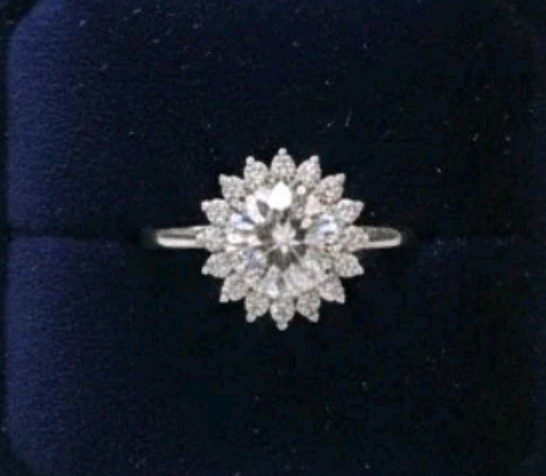 2.6ct MOISSANITE BRILLIANT-CUT VVS1 D FLOWER HALO RING 18k WHITE GOLD CERTIFIED