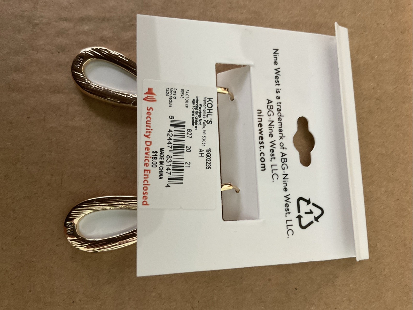 NEW NINE WEST GOLD TONE TEARDROP DANGLE EARRINGS – LEVERBACK – CREAM STONE