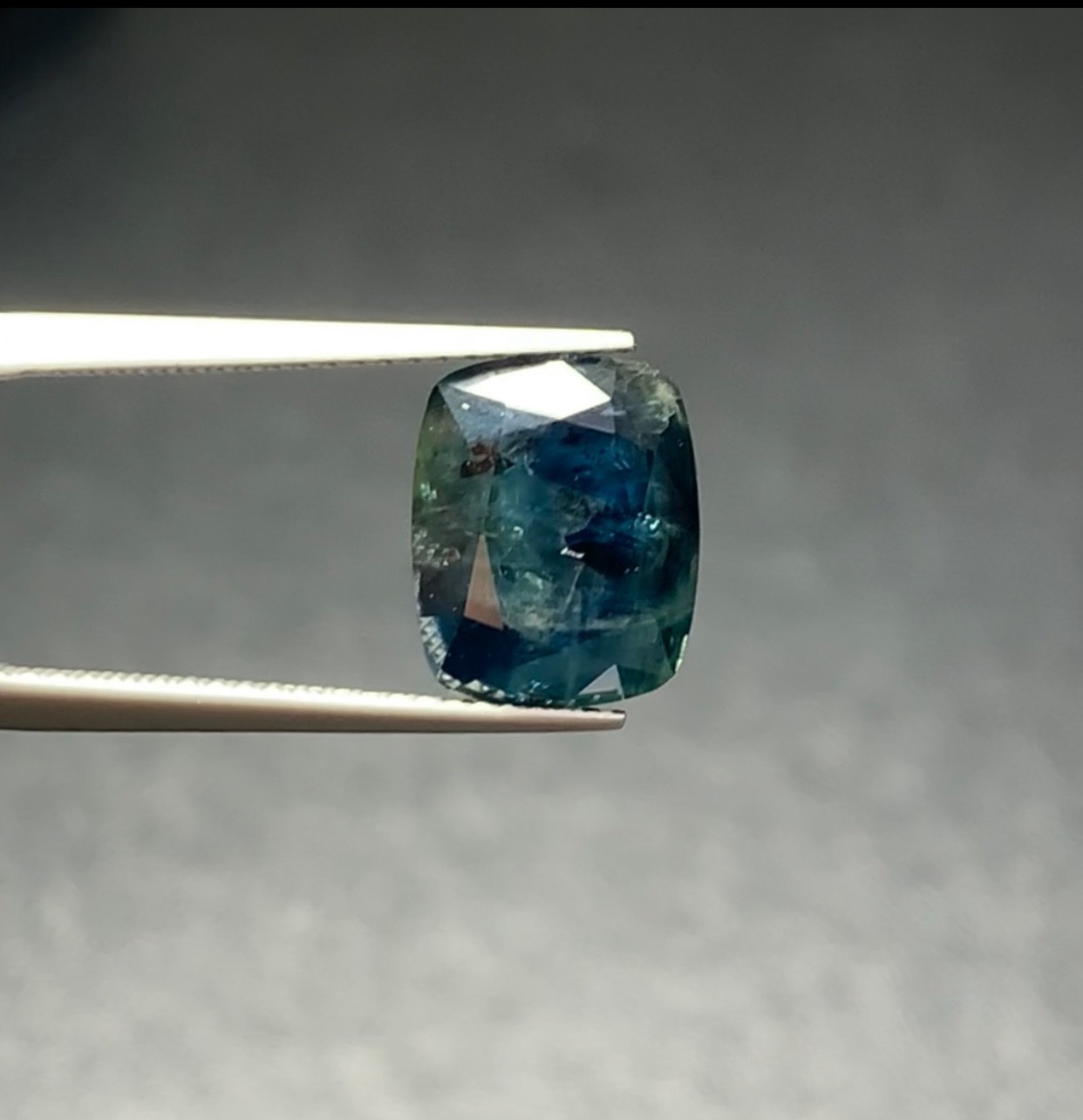 Natural Parti Sapphire Gemstone, 6.10 Crt From Madagascar