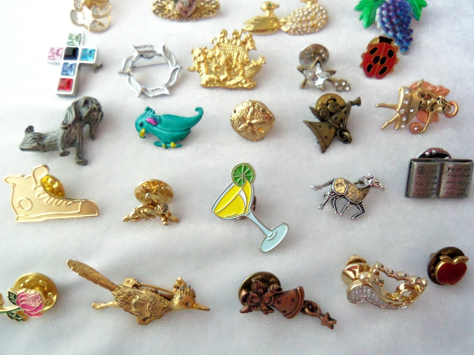 28 PC Vintage Mixed Lot Vintage Small Pins & Lapel Pins #1B
