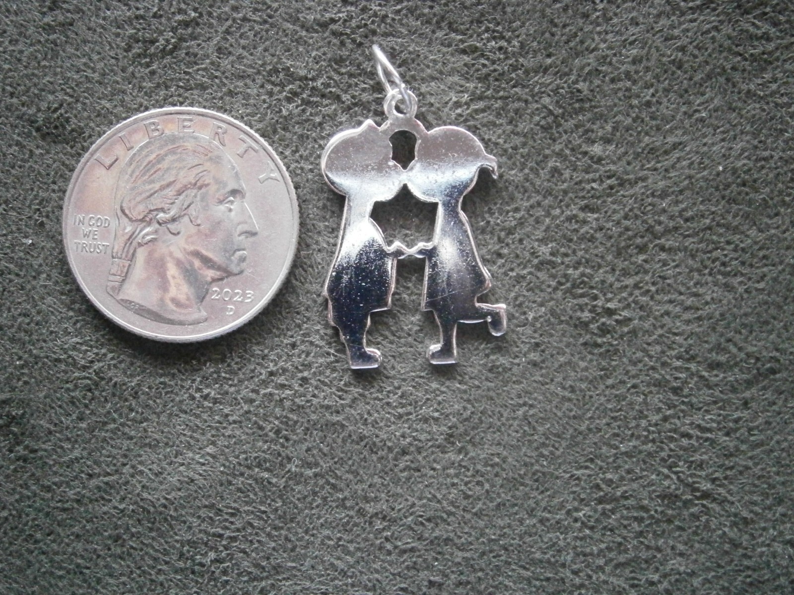 Kissing Couple Vintage Shiny Sterling Silver Bracelet Charm Pendant 3.0g