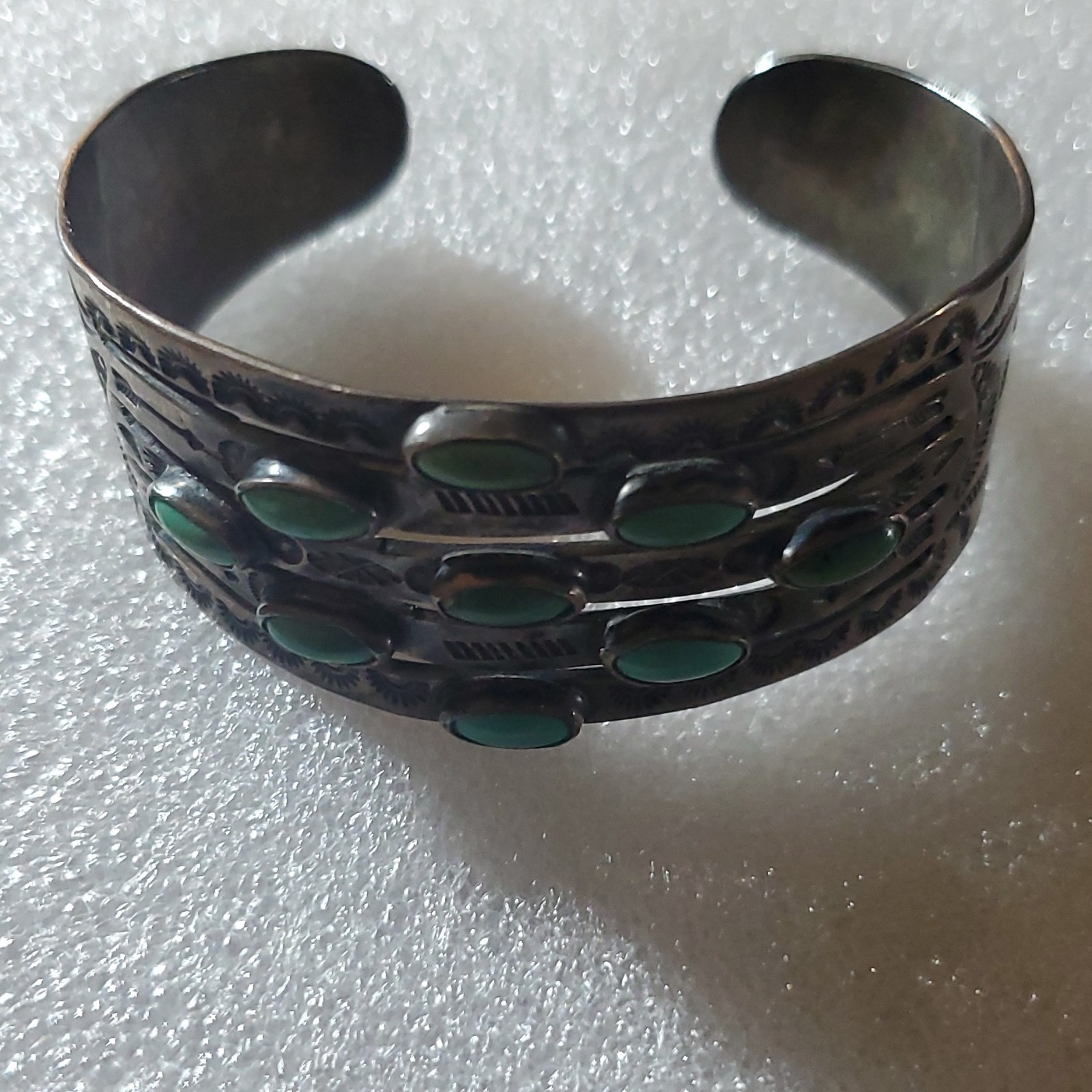 Antique 1930 Fred Harvey Navajo cuff braclet. Beautiful Silver and Turquase.