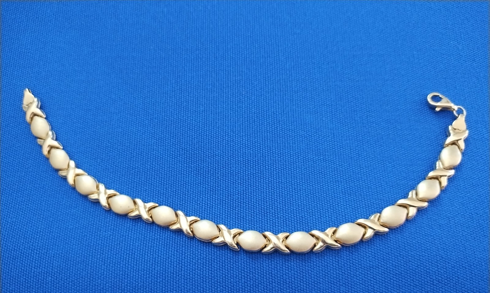10k Gold, T&C Hugs and Kisses Bracelet 7.25 inch long.