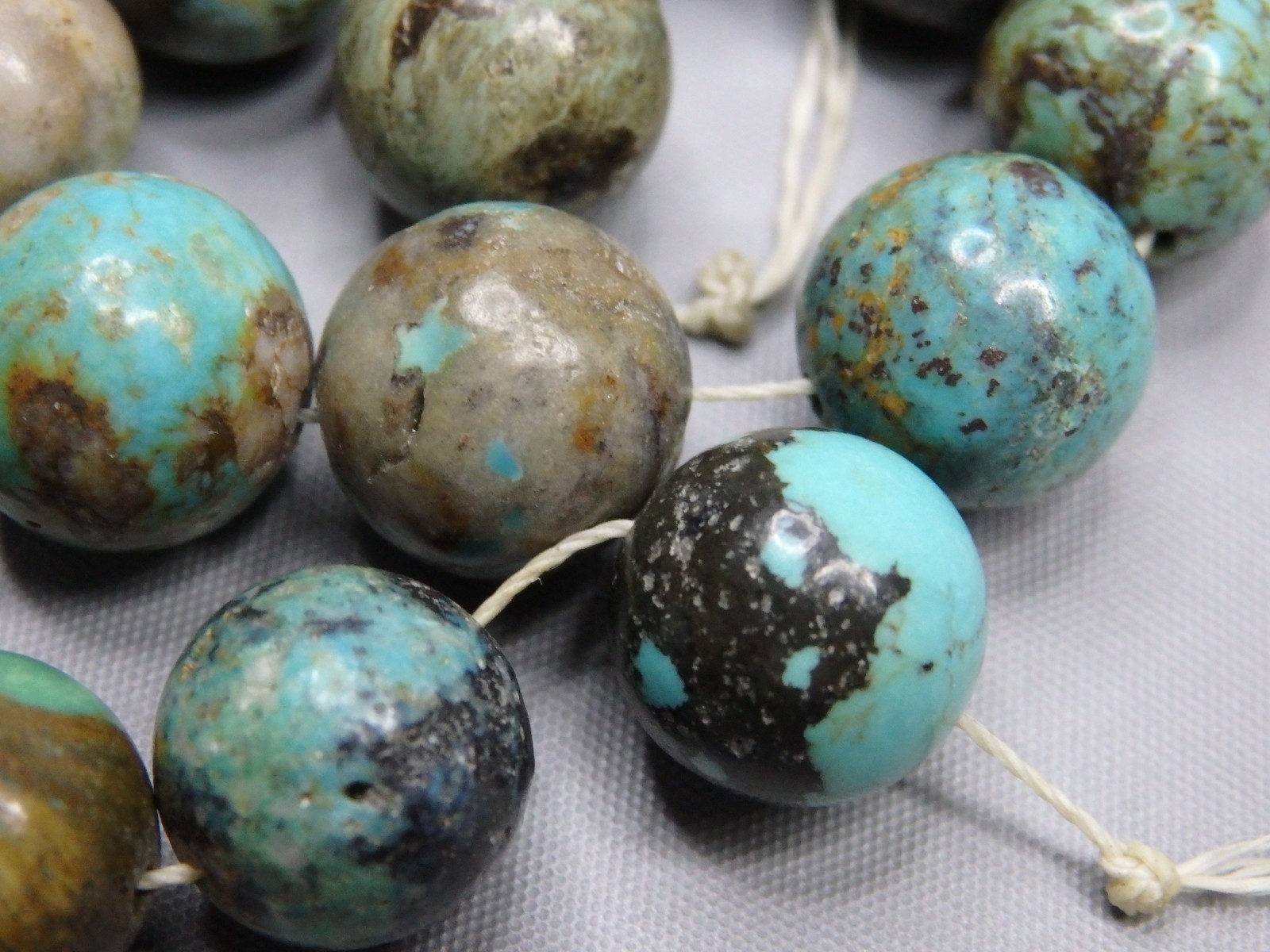 Genuine HUBEI TURQUOISE 11.5-12mm Round Beads 8″ Strand 176cts