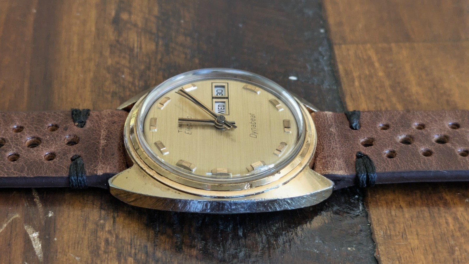 Vtg Timex Electric Dynabeat Men’s Watch Day/Date 37.5mm