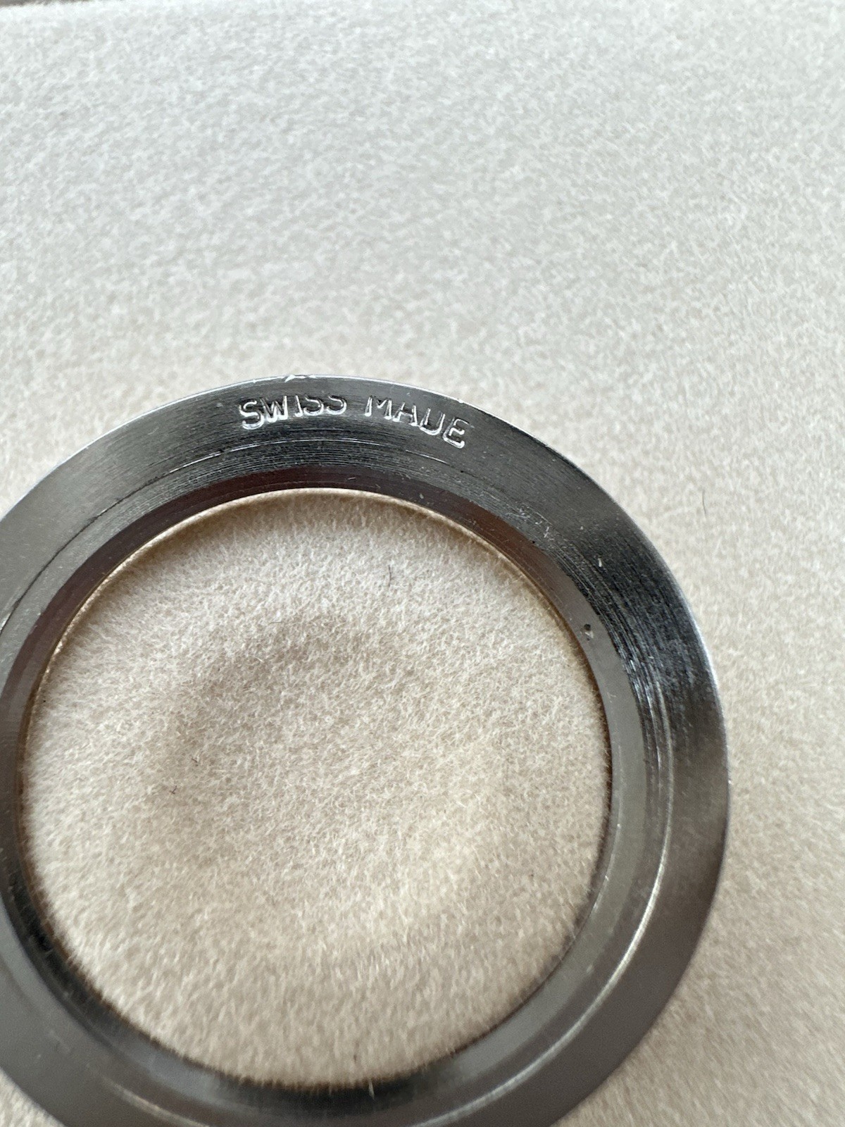 Gucci Diamond Cut SILVER Bezel Authentic 1100–11/12–11/12.2 Watch, New