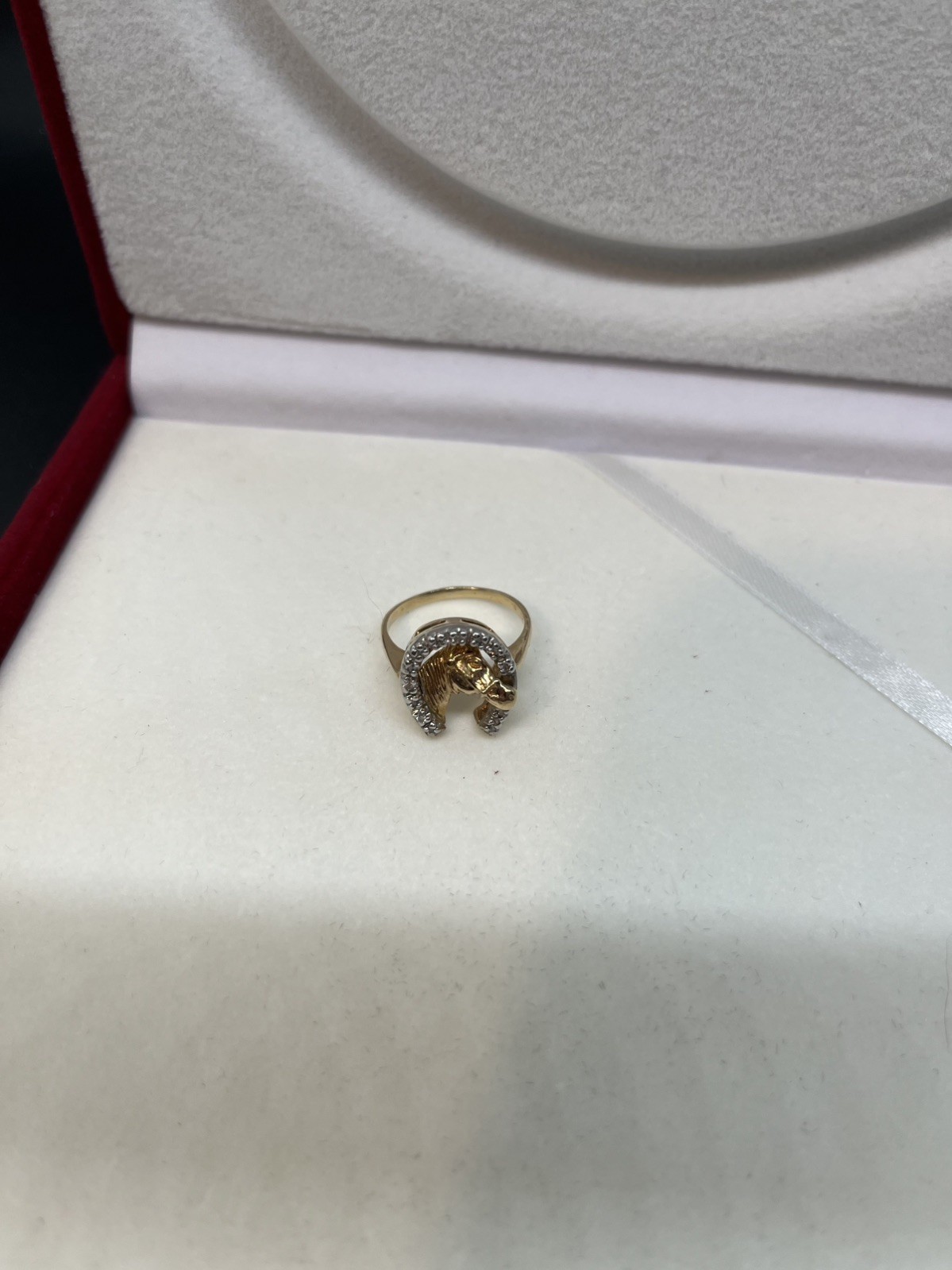 14K Yellow Gold Diamond Horse and Horseshoe Ring .12ctw Weight is 4.40 grams