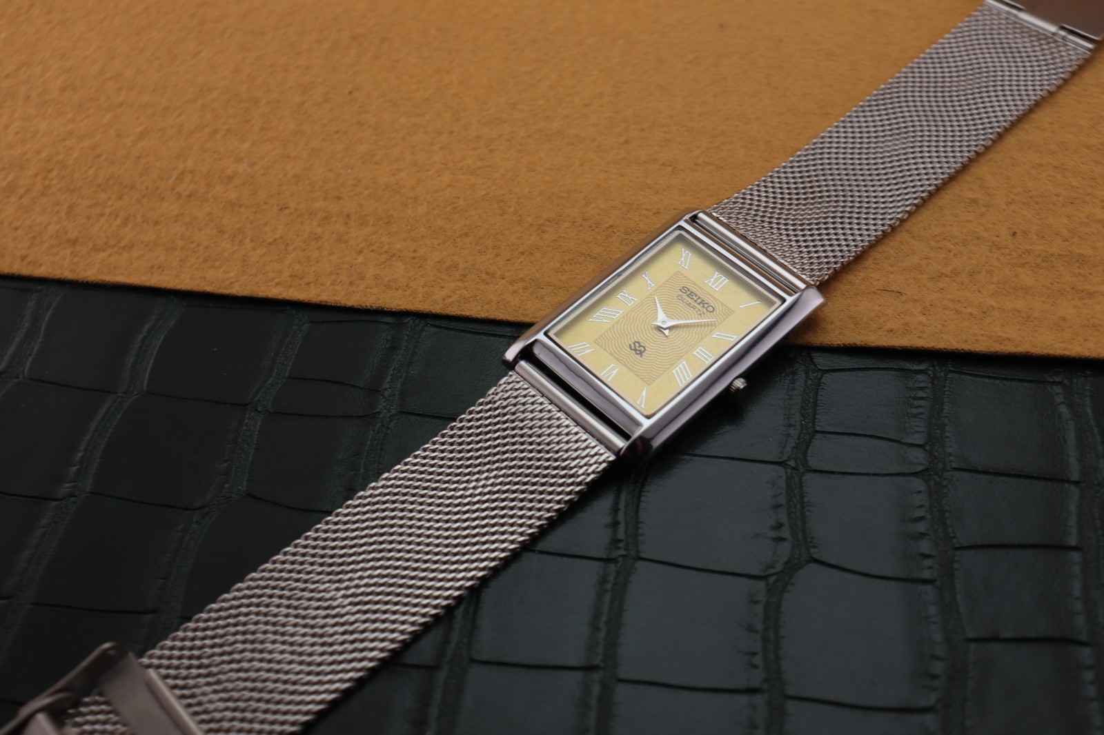 Vintage Seiko Slim Quartz Men’s Wrist Watch Yellow Dial with Silver Mesh Band