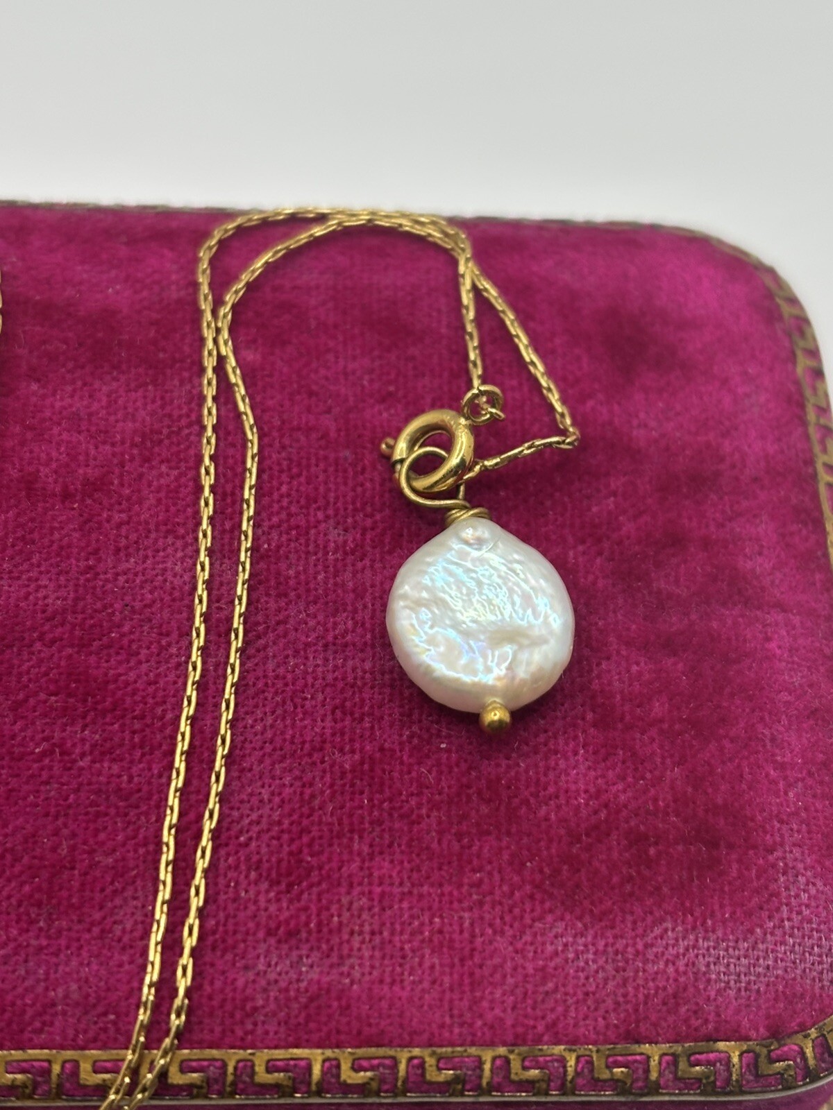 VTG Gold Tone Crystal Rhinstone Coral Medallion w/ Pearl Accent 18” Necklace