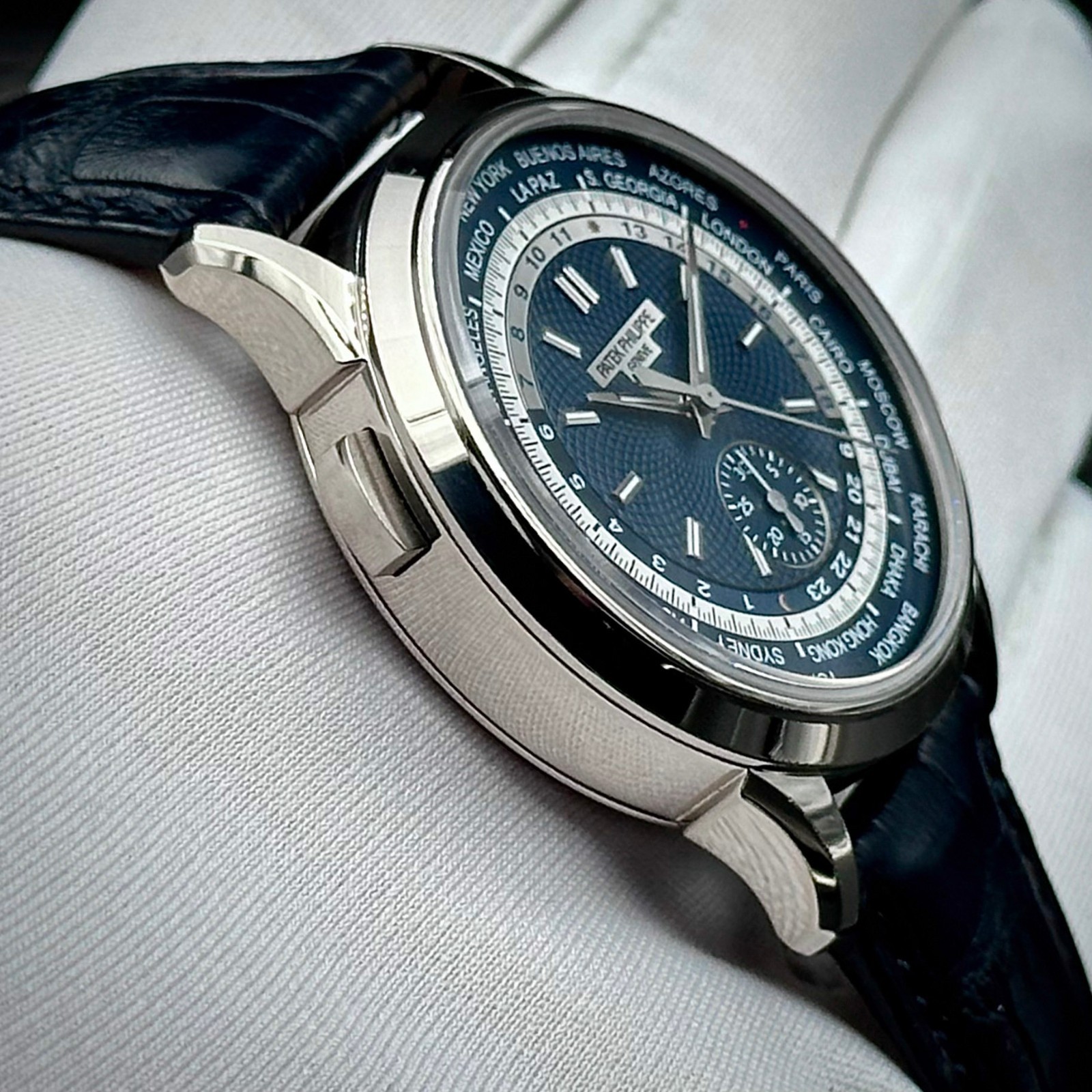 Patek Philippe World Time Flyback Chronograph 5930G White Gold Complete 39.5mm