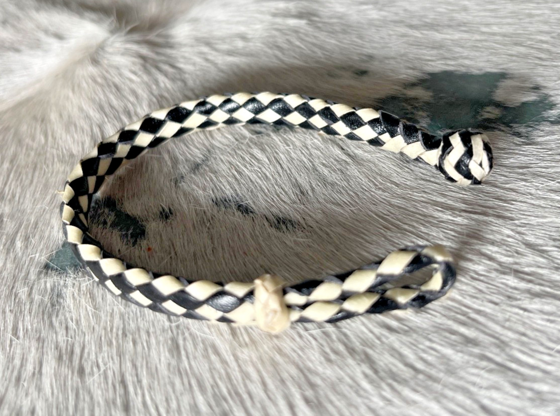Western Mens Bracelet 7 7/8 x 3/8 in Flat Braid Leather Knot Cowgirl Blk White
