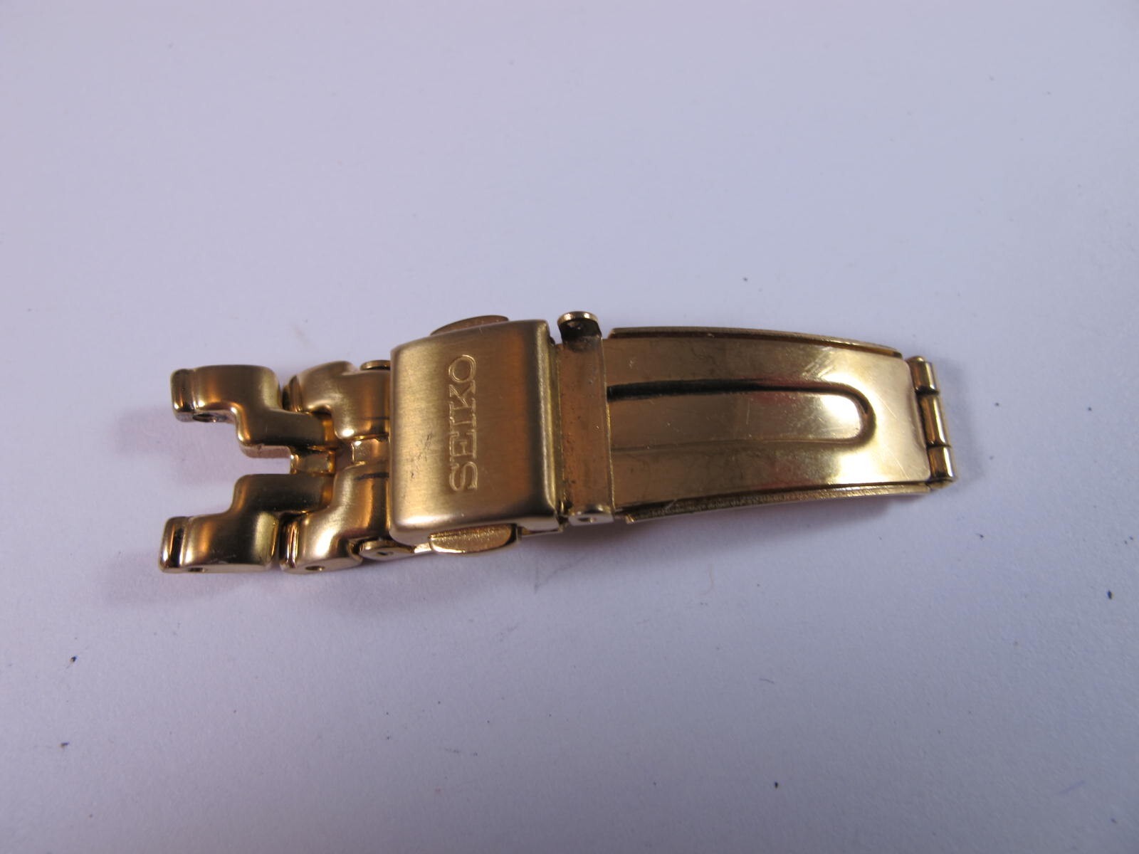 SEIKO LADIES SMALL PUSH BUTTON GOLD TONE DEPLOYANT CLASP