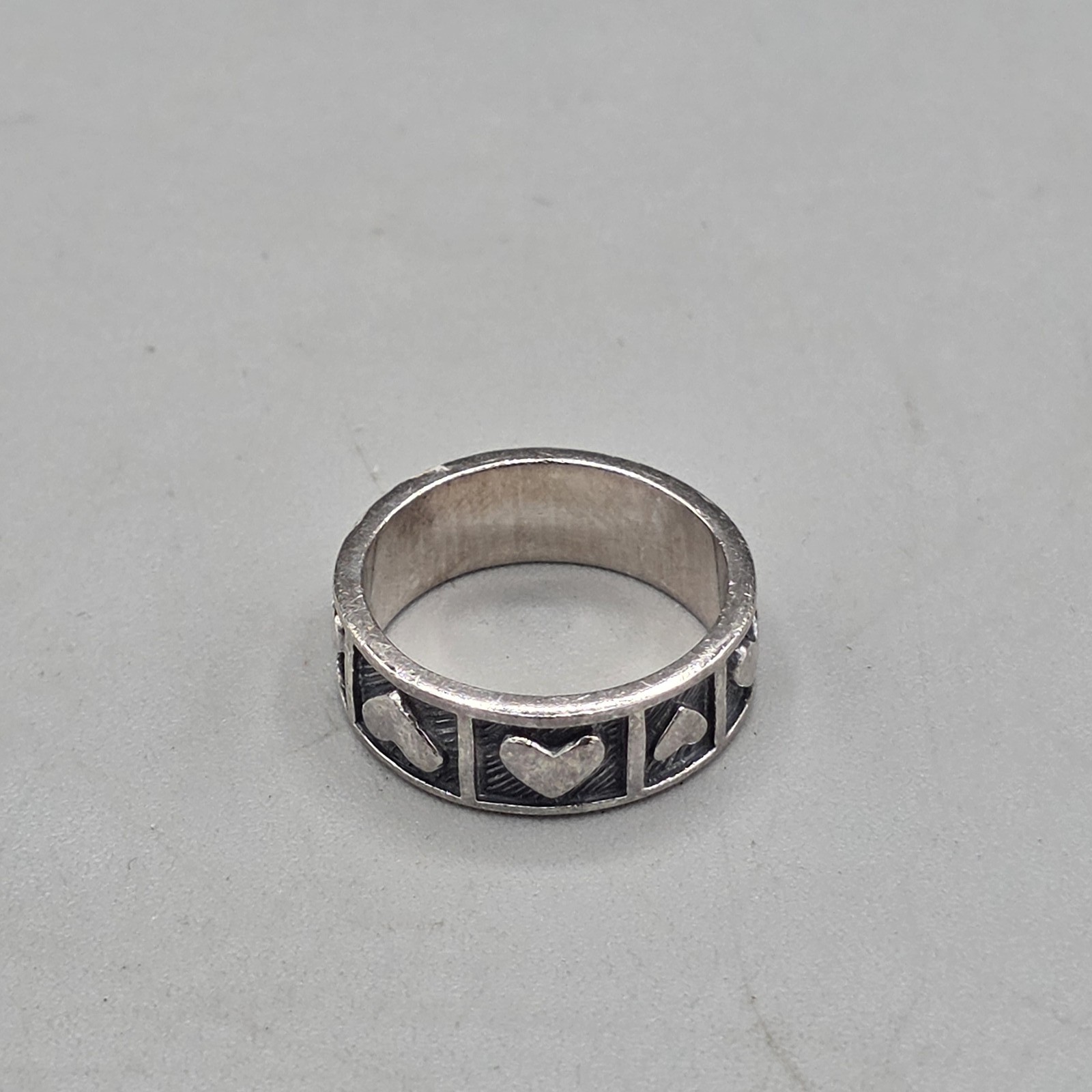 Sterling Silver 925 Heart Pattern Band Ring Made in Thailand Size 8