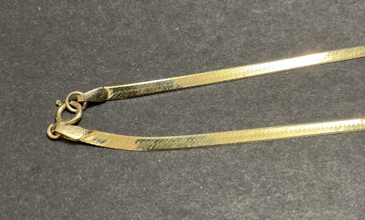 Italian 10k Yellow Gold Herringbone Chain Necklace 24″ 2mm 3 grams Marked 417