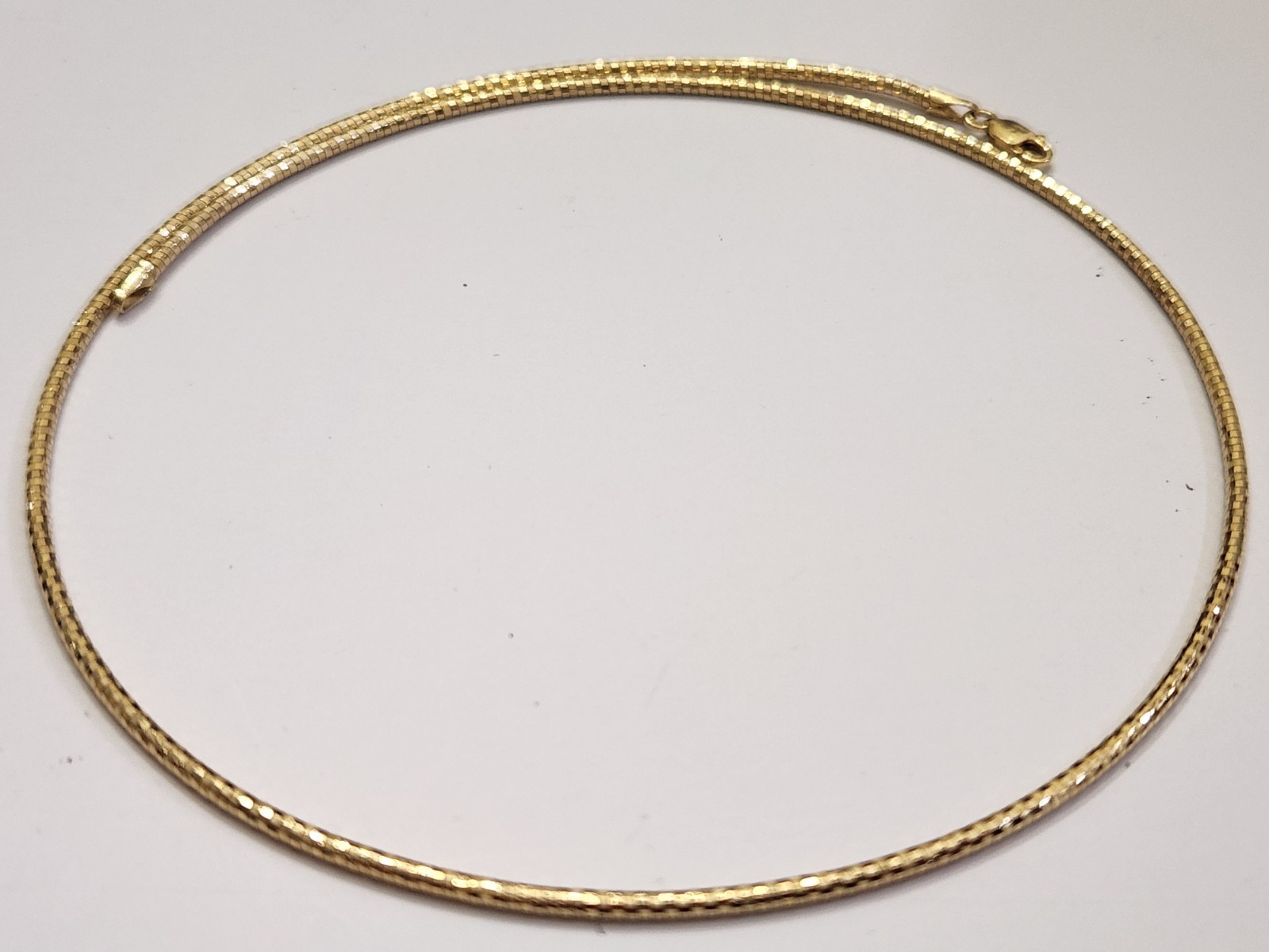 14k Y gold Diamond Cut Flexible Omega Choker 15 3/4″ Lobster Claw 7 Grams