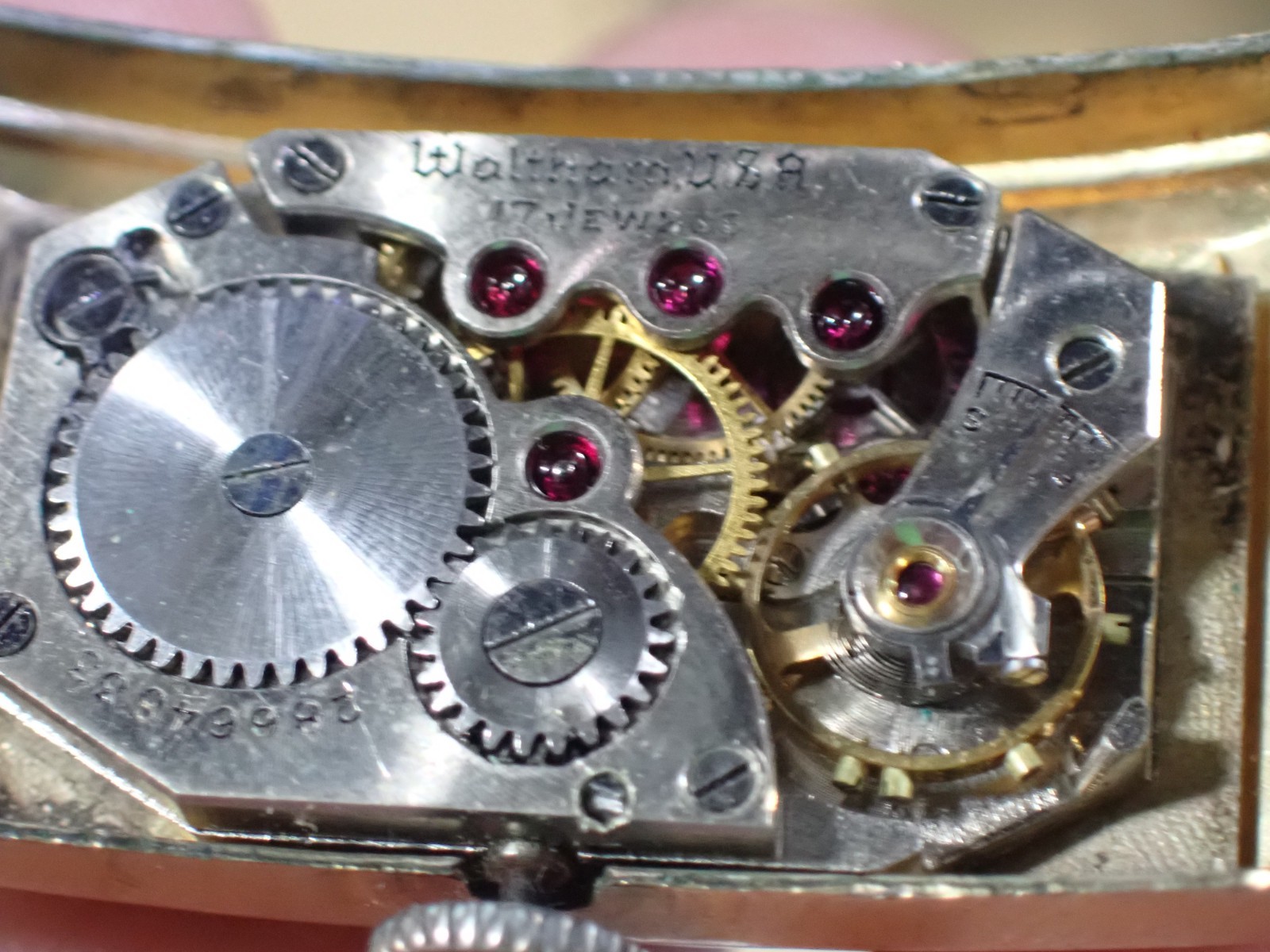 737 Waltham 17 Jewel Adj Men’s Manual Wind Wristwatch good balance Curved Back