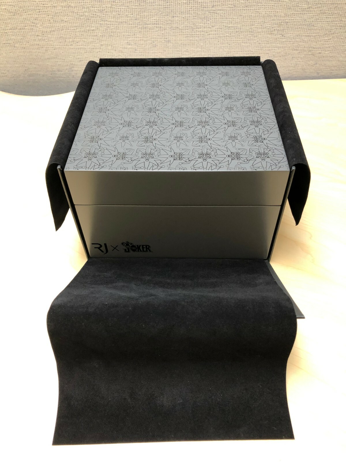 Box Romain Jerome joker New