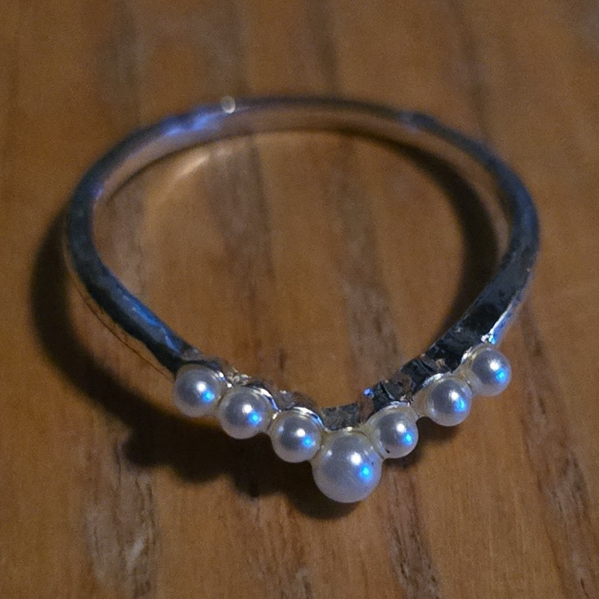 Silver Tone Metal Band Ring White Round Pearl Cluster Size 8.75