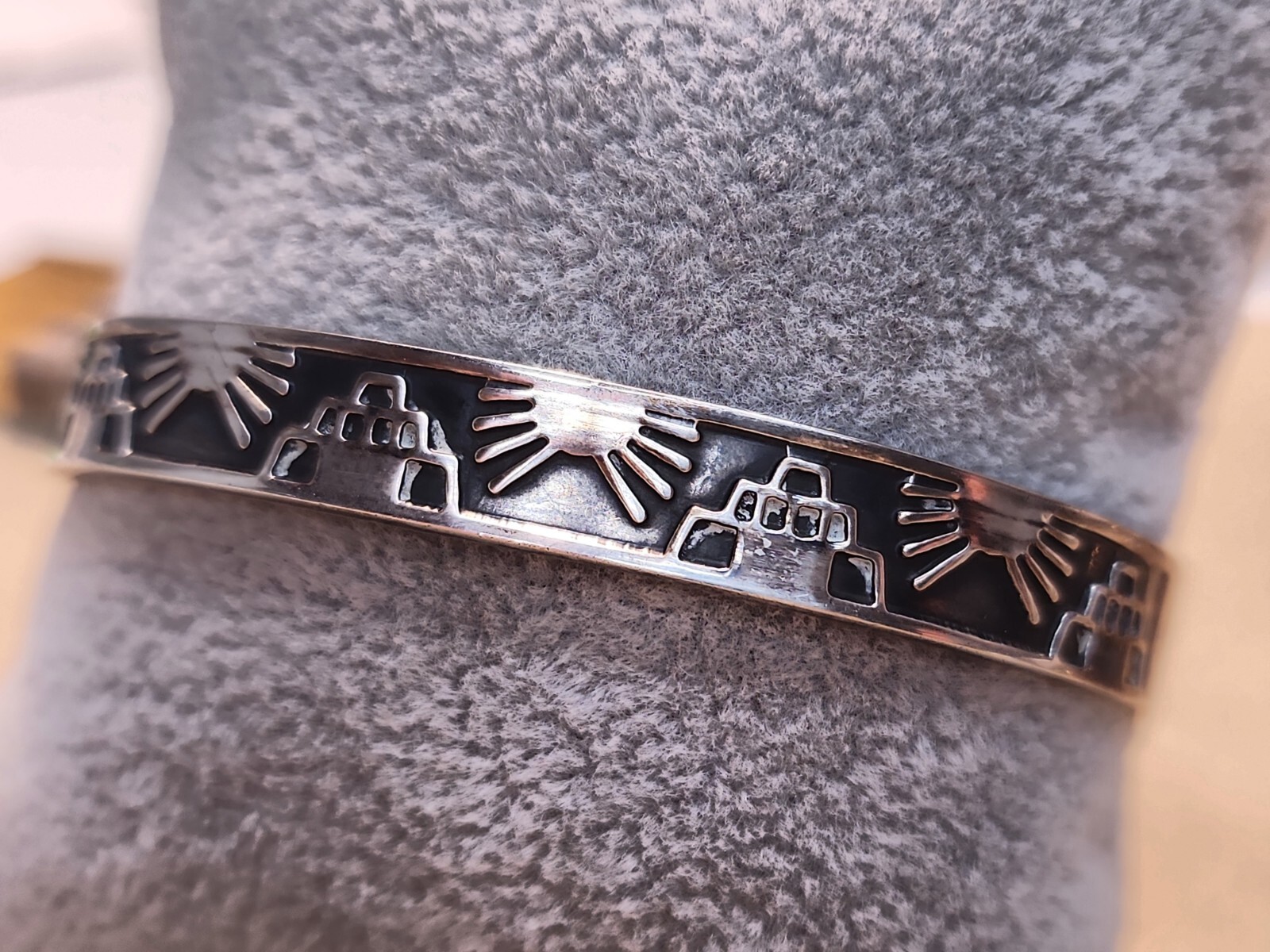 Vintage TL-40 925 Mexico Storyteller South American/Native Design Cuff Bracelet