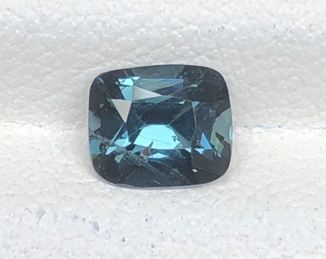 Peacock Tone Greenish Blue Spinel 0.91 Ct loose gemstones