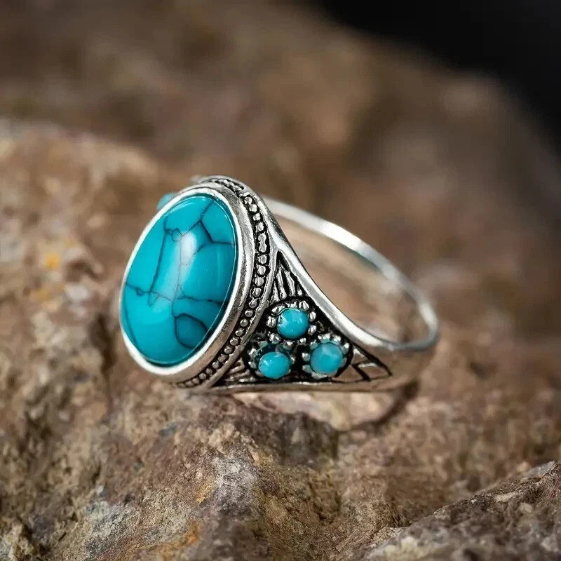 Women’s Turquoise Ring, Size 10. FREE SHIPPNG IN THE USA!