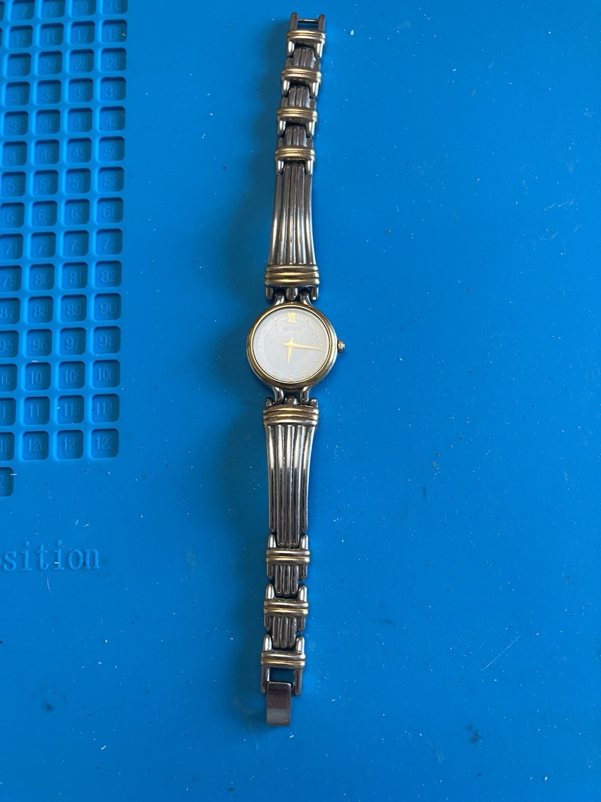 Vintage Seiko V400-1229 Watch Quartz White Dial Gold Tone Bracelet Working