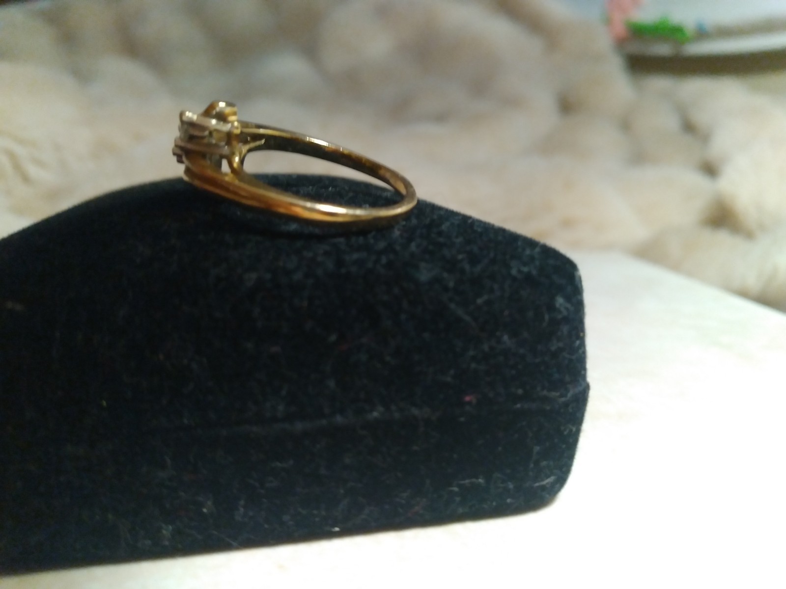 14K Yellow Gold Ring With A Cluster Of 5 Diamonds In A Bypass Design