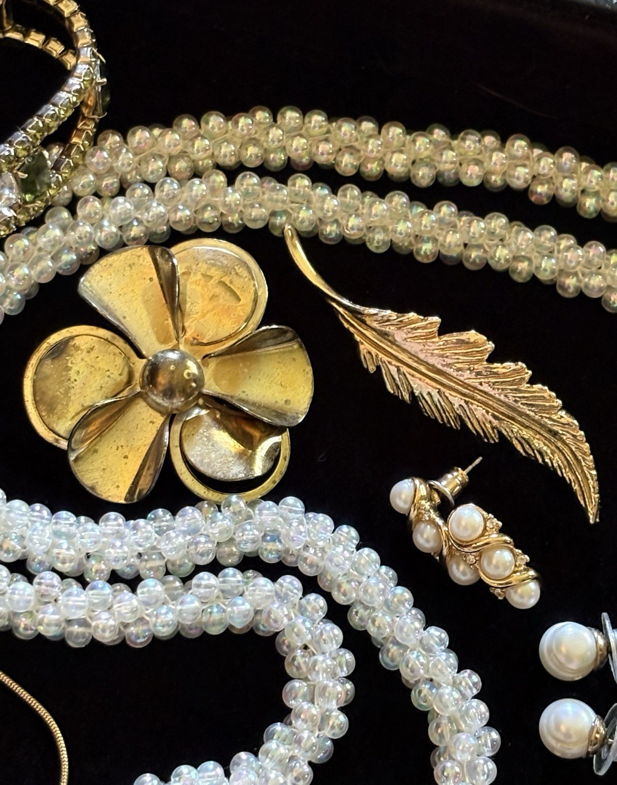 VTG Mix Estate Jewelry Lot 25pc White & Gold Tone Rhinestone Lucite All Wearable