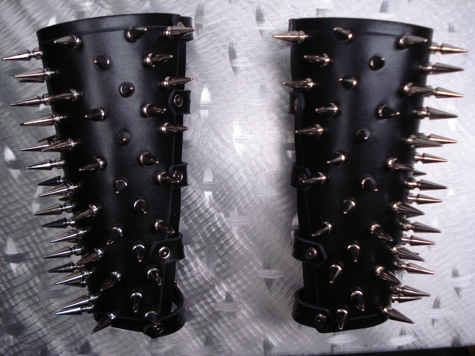 MARDUK’S LEATHER OLD SCHOOL SPIKED BRACERS. BLACK METAL (MDLG0011)