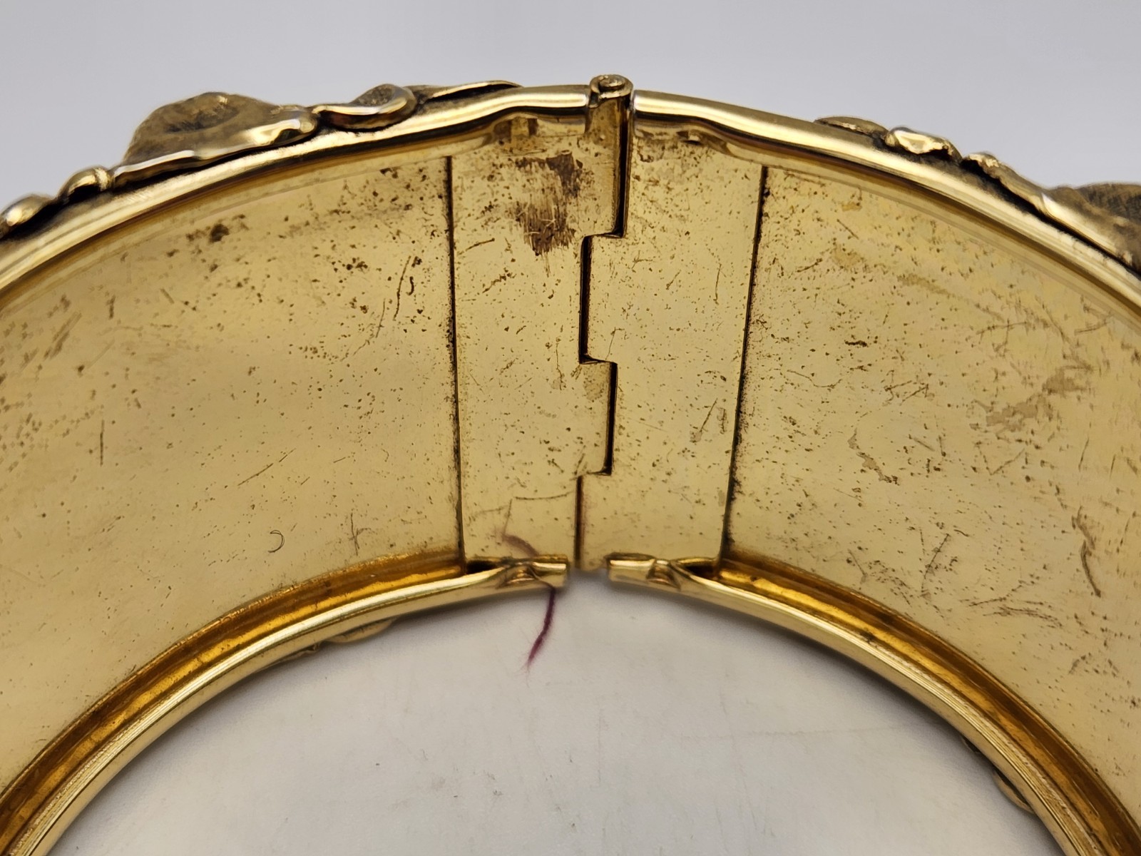 Whiting & Davis Signed Vintage Ornate Bangle Bracelet Hinged Gold Tone Push Lock