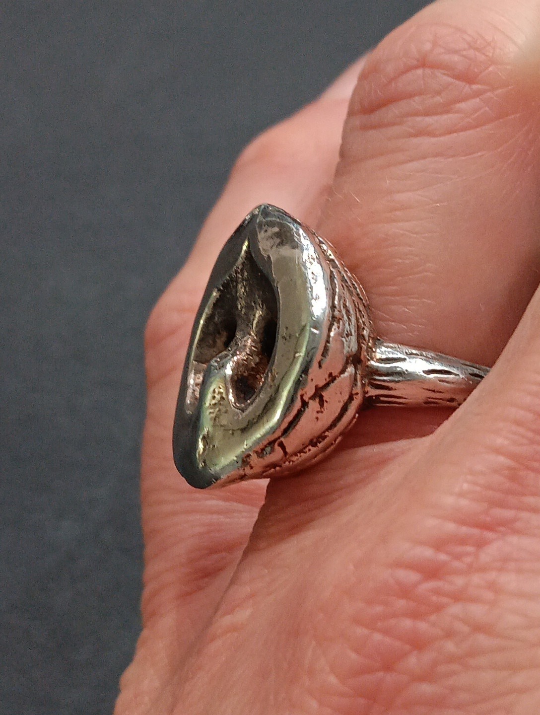 925 Sterling Silver Half Walnut Shell HEAVY Chunky Ring Size 7.25