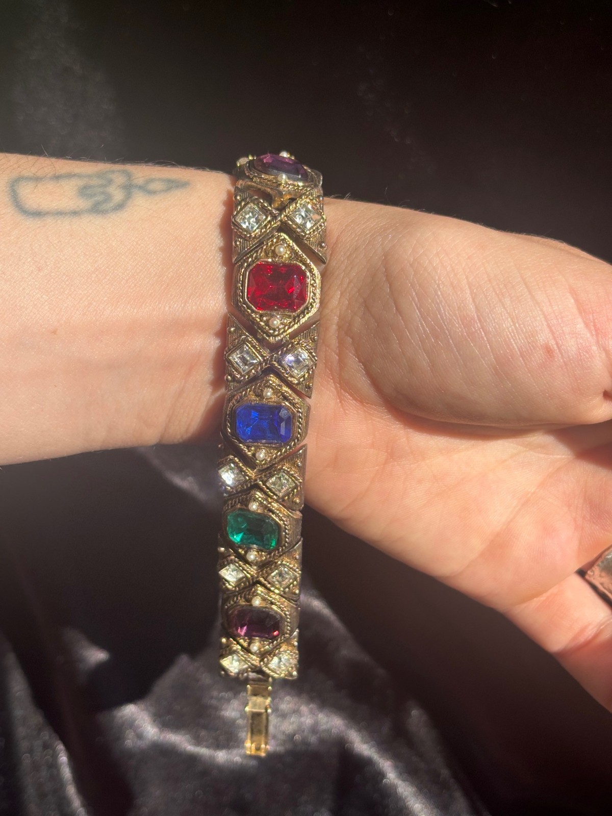Vintage Costume Bracelet, Jewel Colored Glass Stones, Gold Toned (7.5 in) (A002)