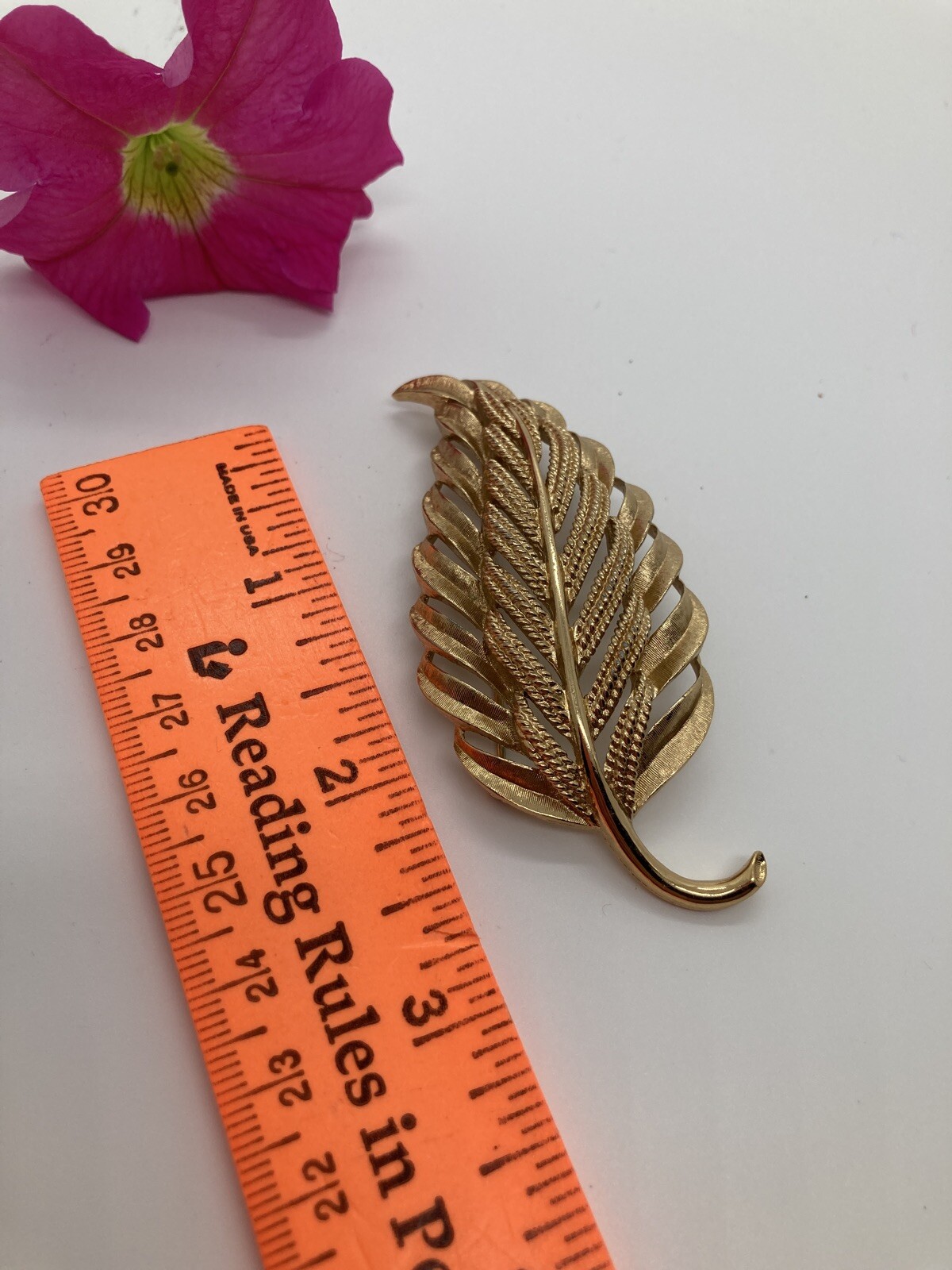 Beautiful Vintage Signed Monet Goldtone Leaf 3” Brooch Pin 2359