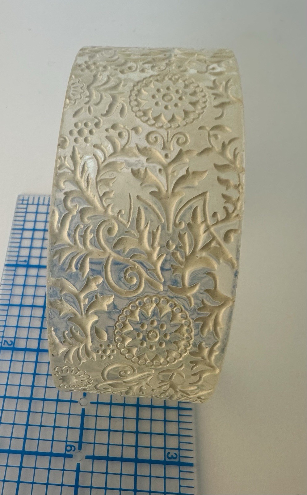 Vintage 1950s Carved Lucite Cuff Bracelet – Raised Floral Ethnic Pattern,Painted