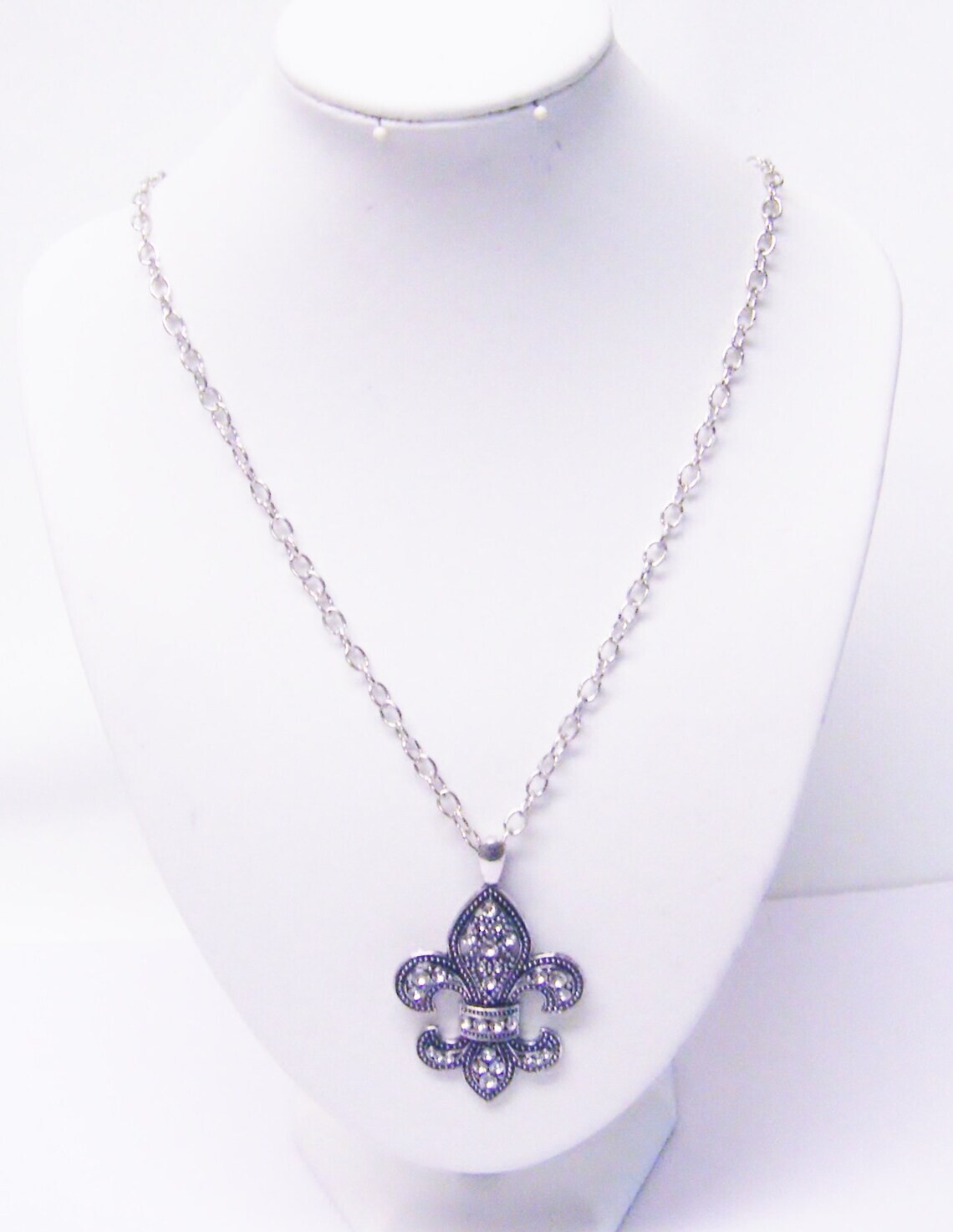 Antique Silver Plated Fleur de Lis Pendant w/Rhinestone Necklace
