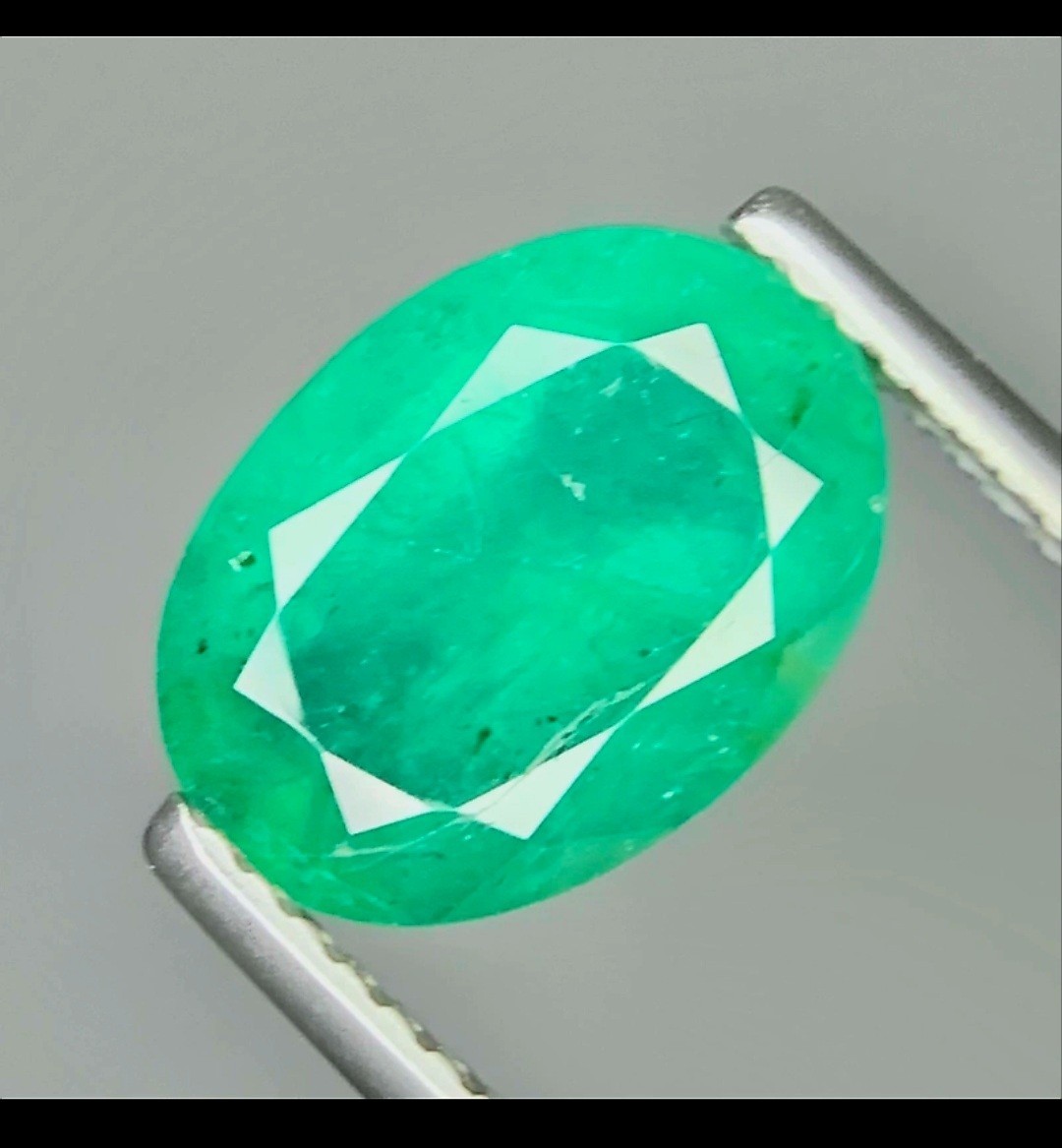 2.55ct Zambian Emerald 100% Natural No Heat Treatment. EMR 40-1